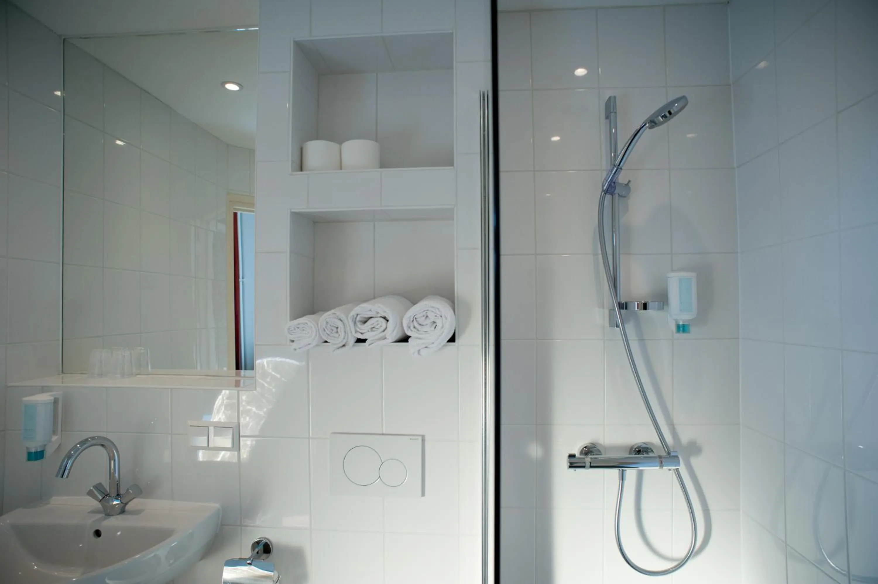 Shower in Hotel Grand Cafe Deight