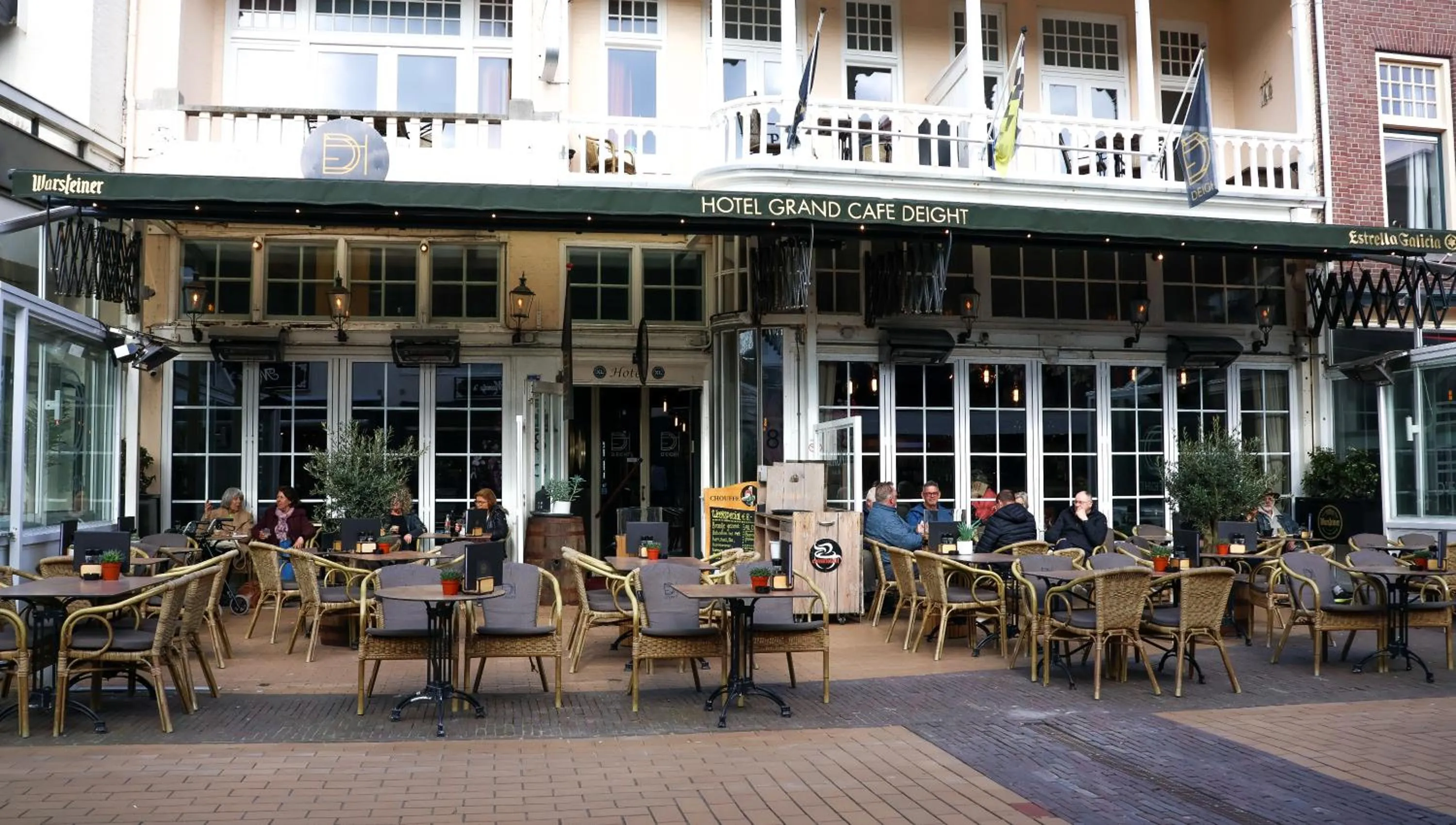 Property building in Hotel Grand Cafe Deight