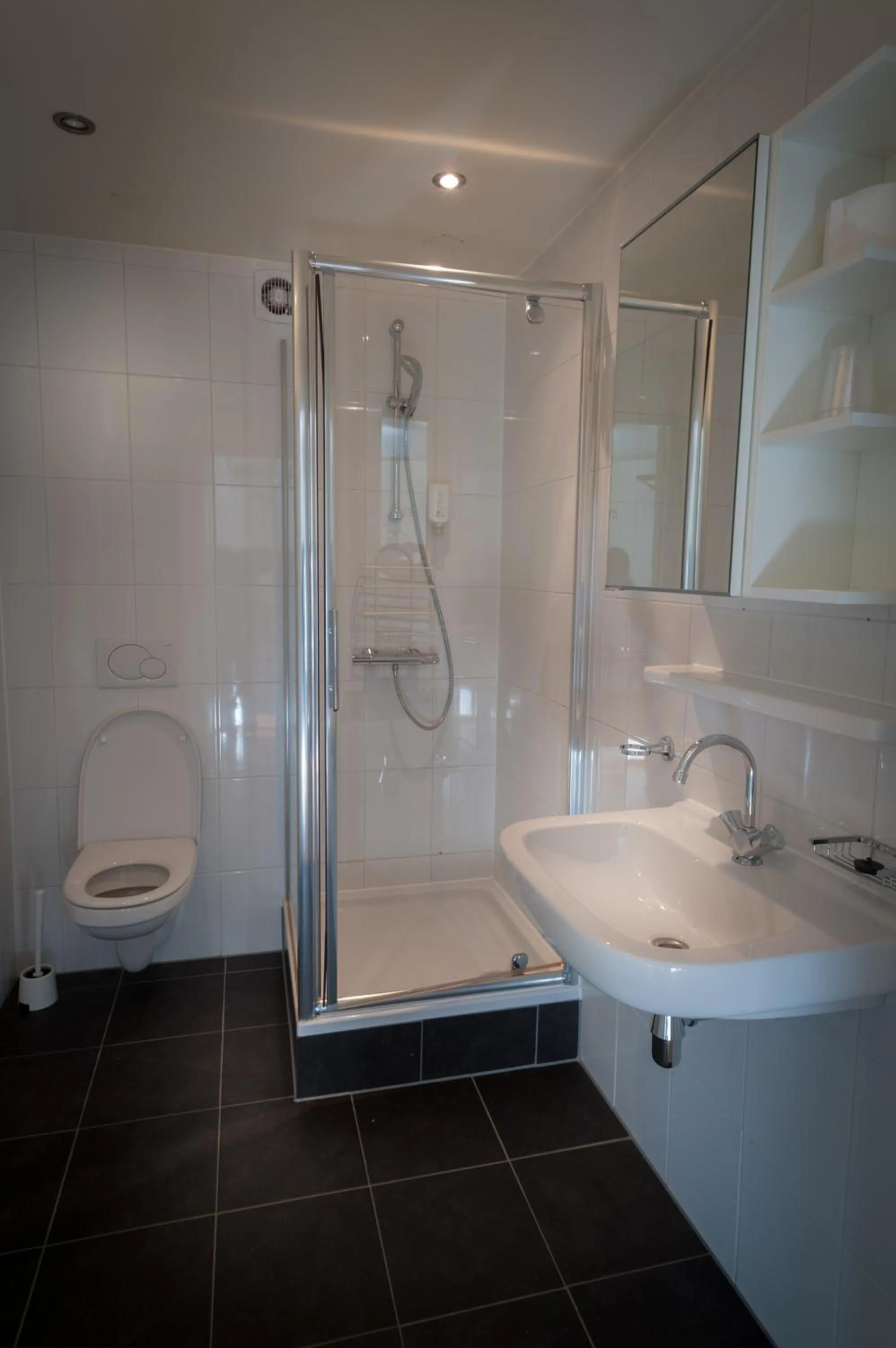 Shower in Hotel Grand Cafe Deight