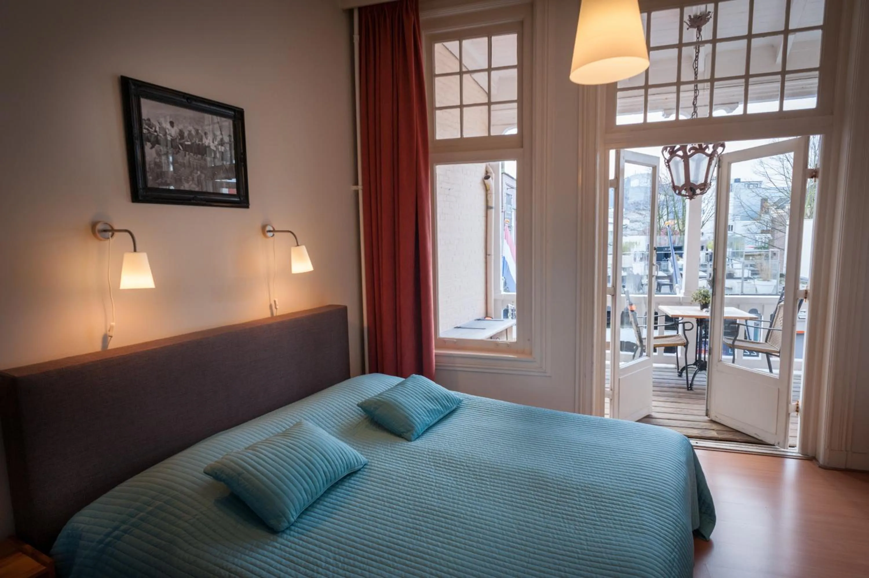 Bed in Hotel Grand Cafe Deight