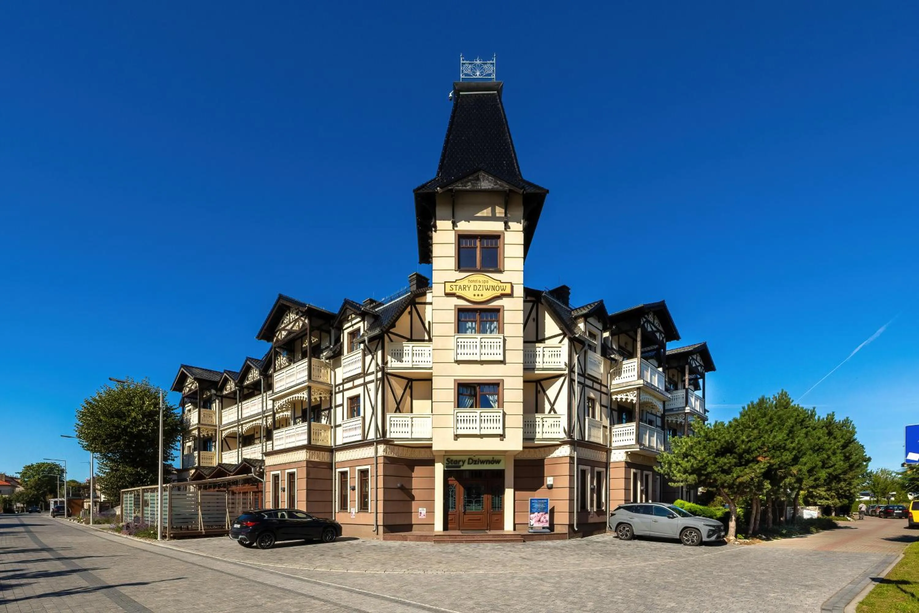 Property building in Hotel&Spa Stary Dziwnów basen swimming pool