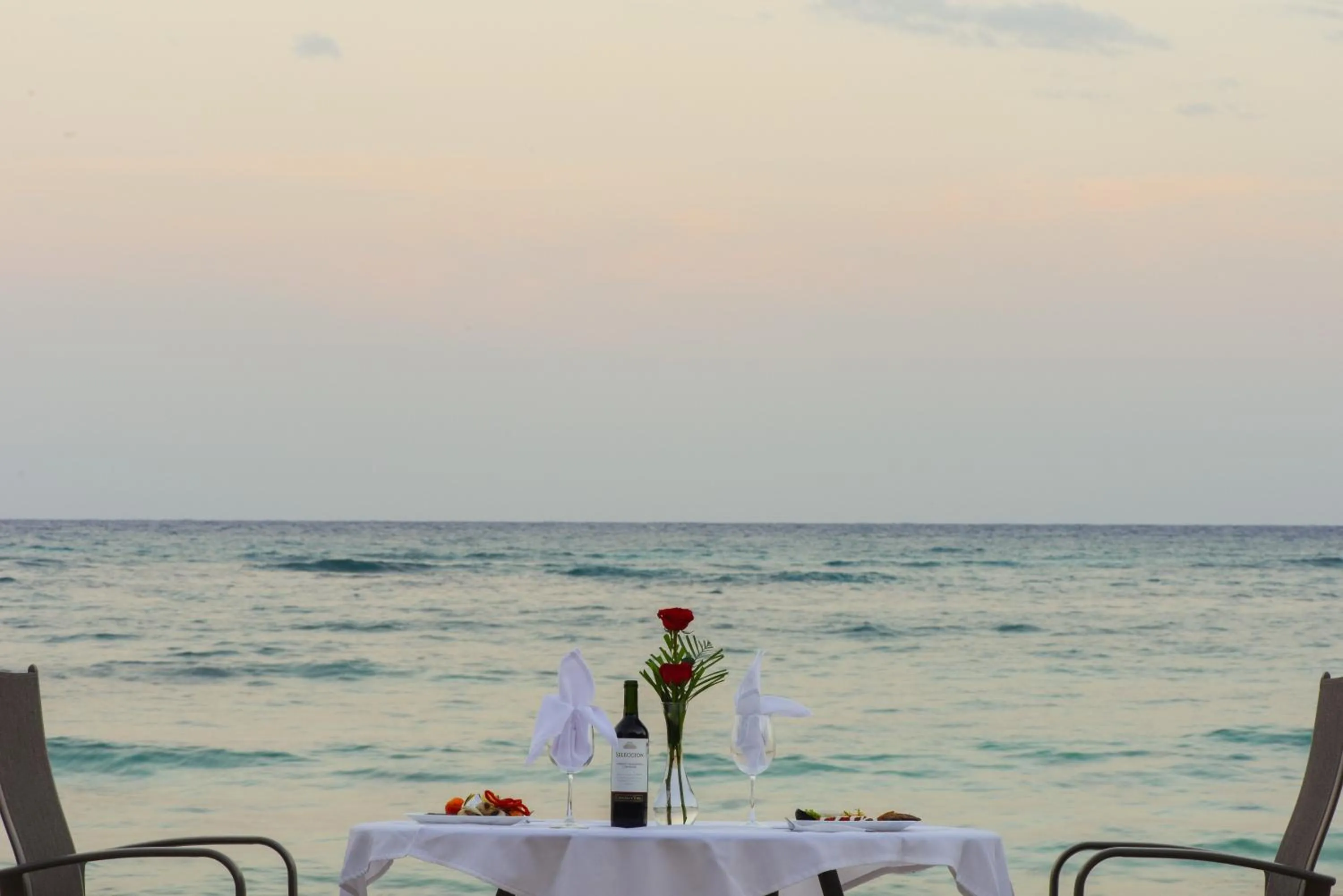 Restaurant/places to eat in Aquatech Villas DeRosa Resort