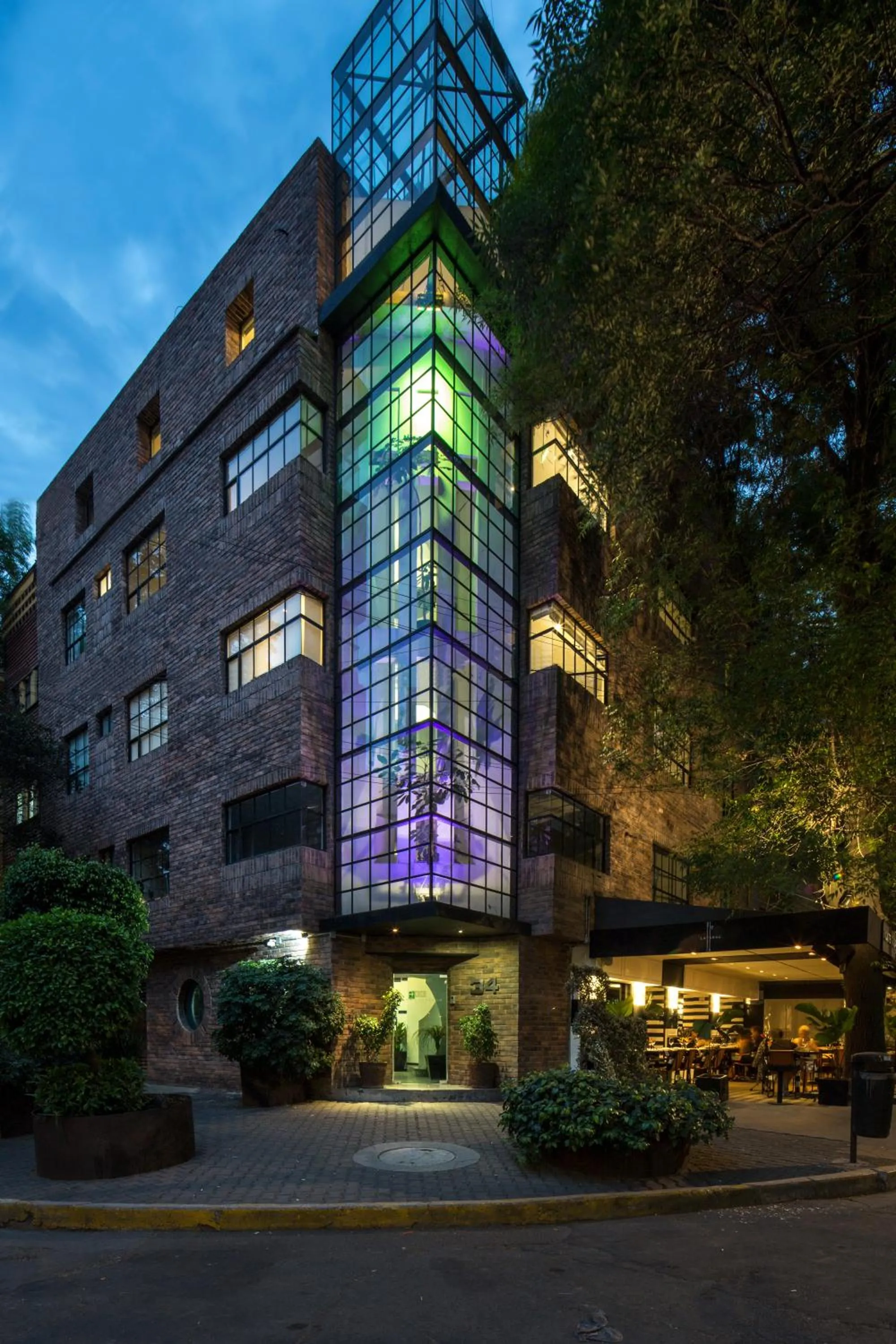 Property building in FlowSuites Polanco