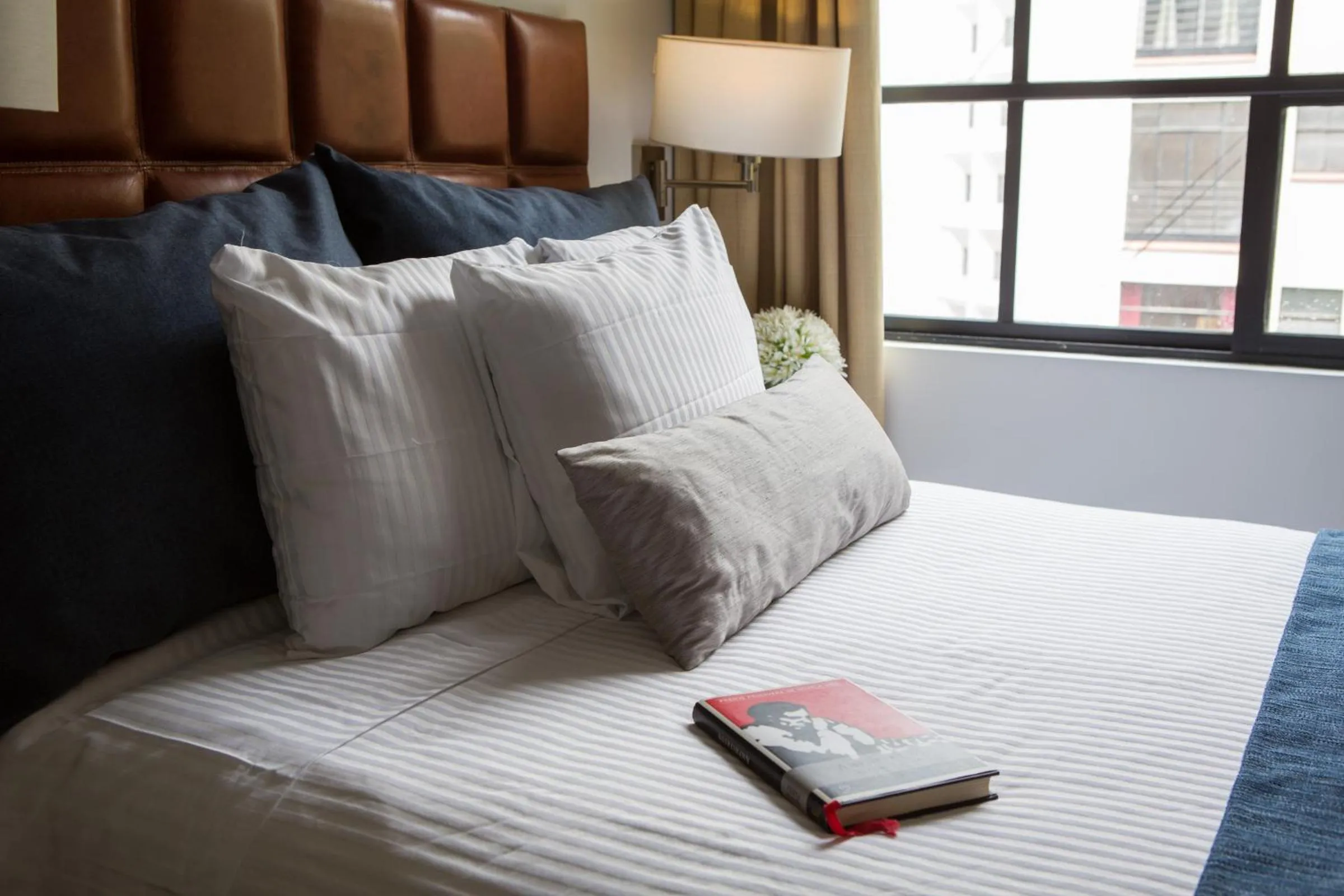 Day, Bed in FlowSuites Polanco