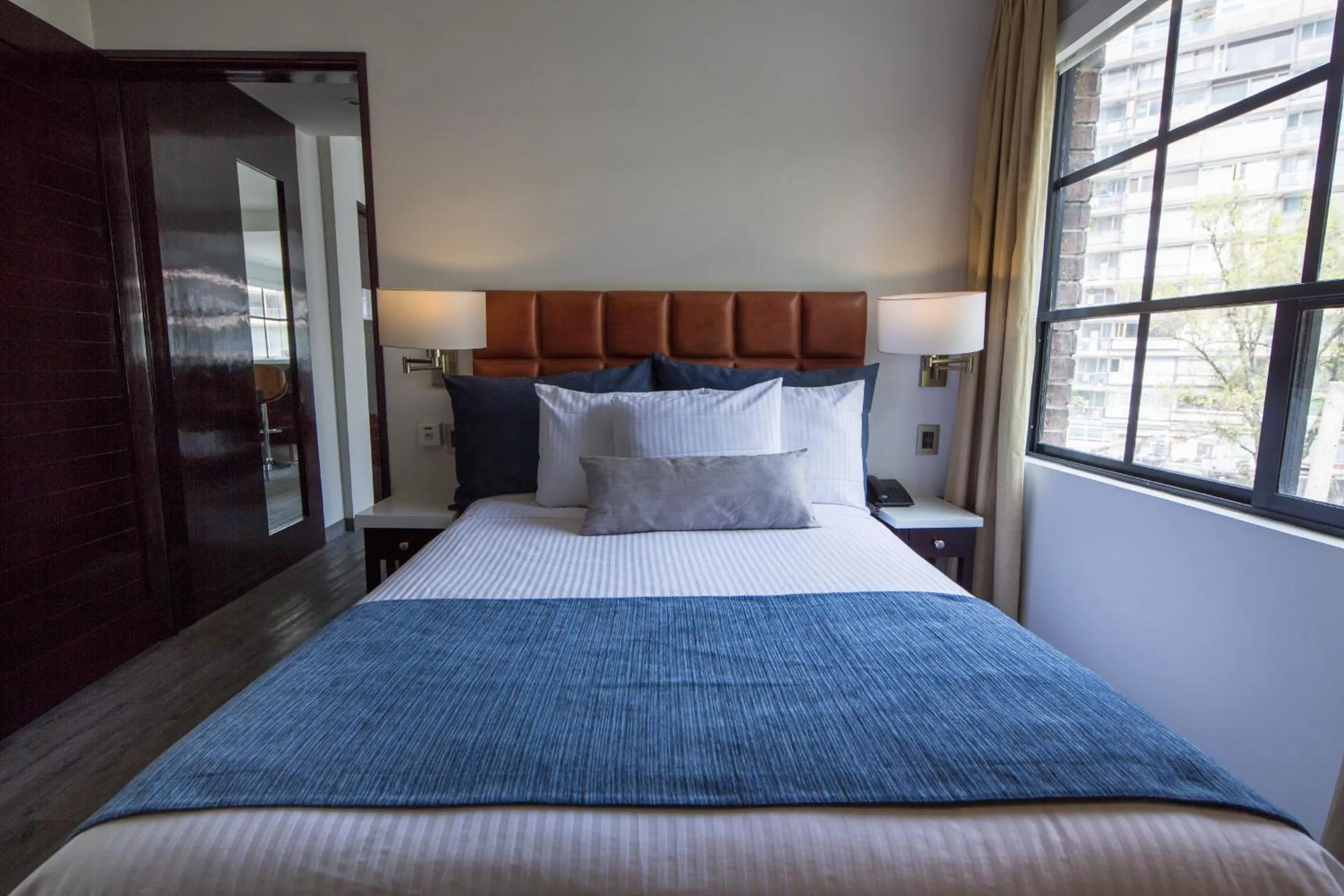 Bed in FlowSuites Polanco