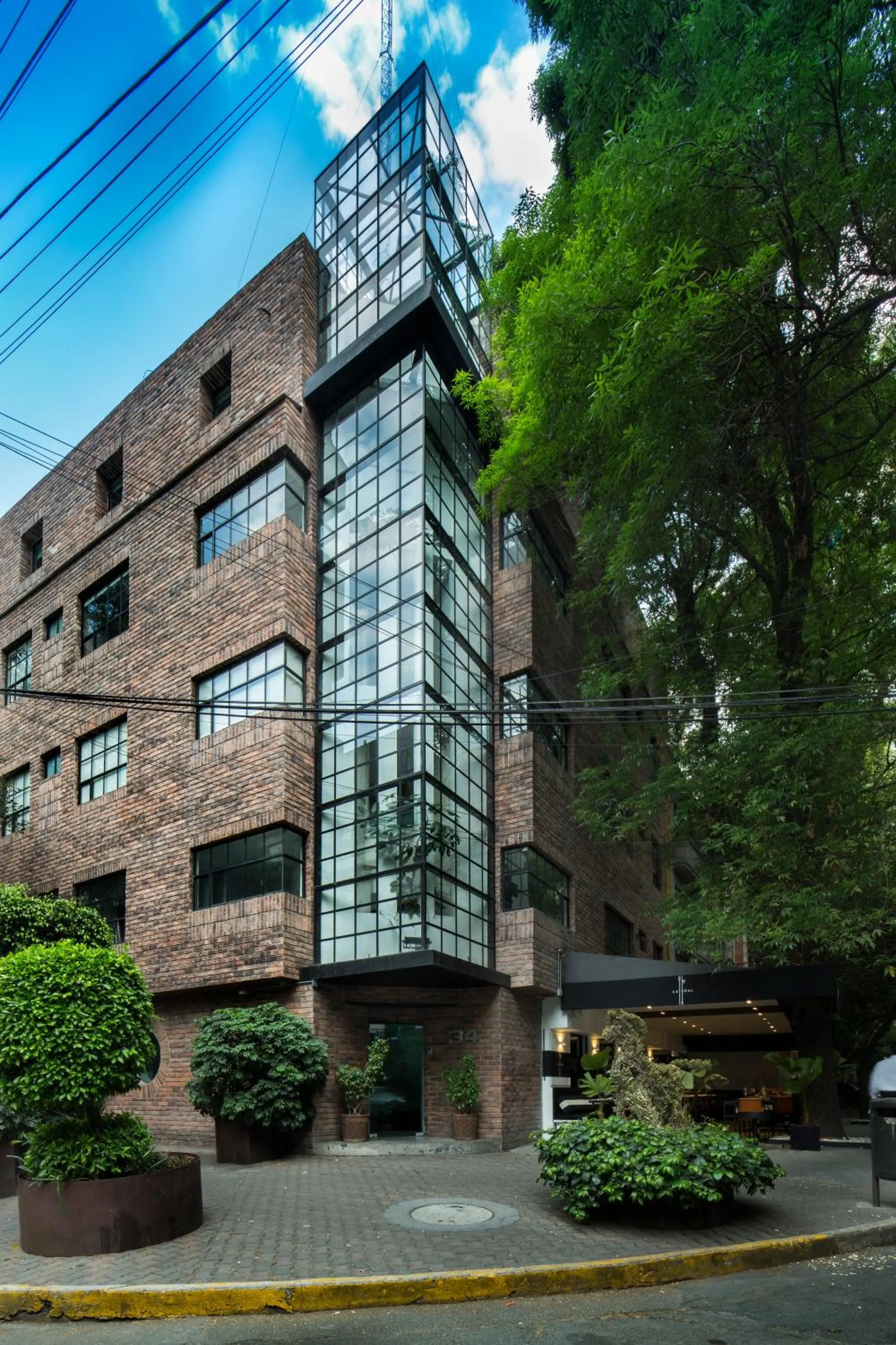 Property building in FlowSuites Polanco