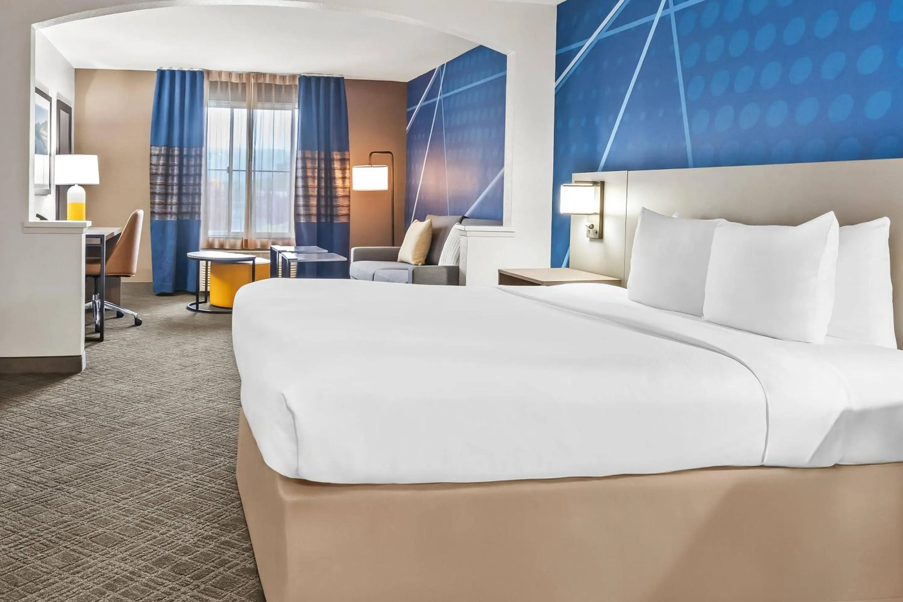 Bedroom, Bed in Comfort Inn South San Jose - Morgan Hill