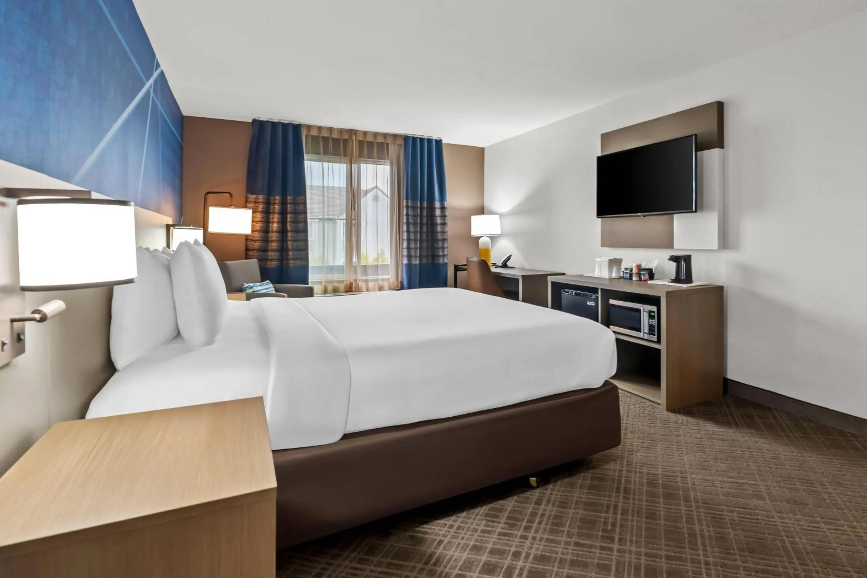 Bedroom, Bed in Comfort Inn South San Jose - Morgan Hill