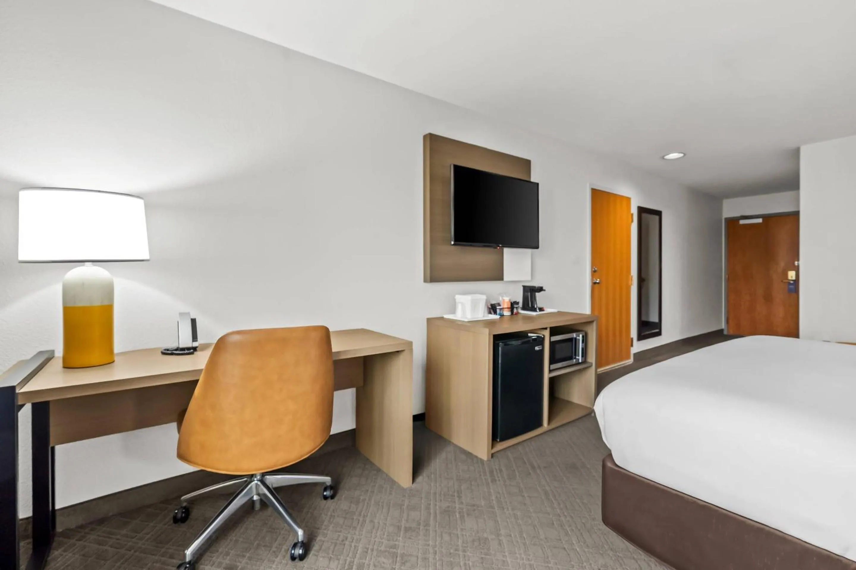 Bedroom, Bed in Comfort Inn South San Jose - Morgan Hill