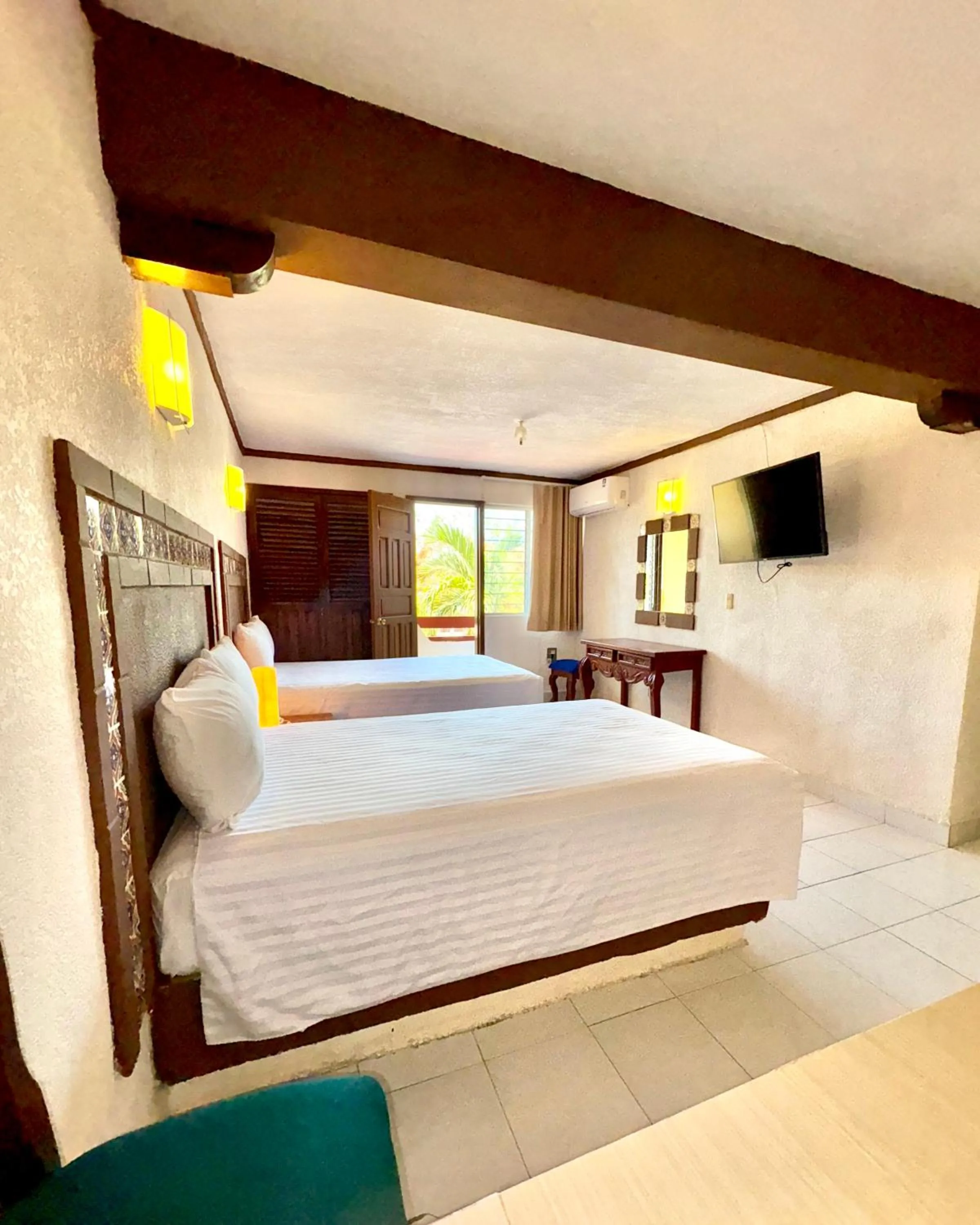 Bedroom, Bed in Suites Cancun Center