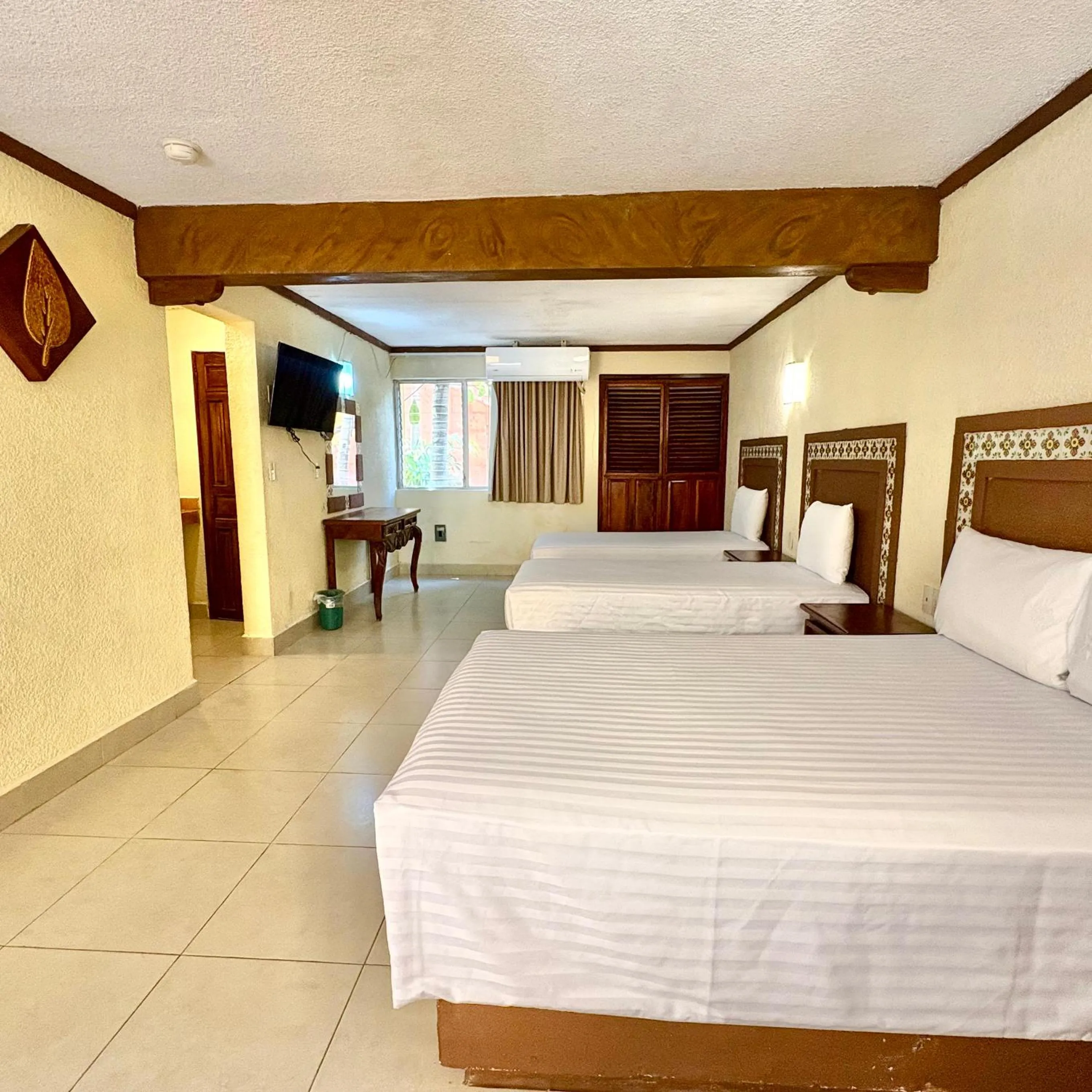 Bedroom, Bed in Suites Cancun Center