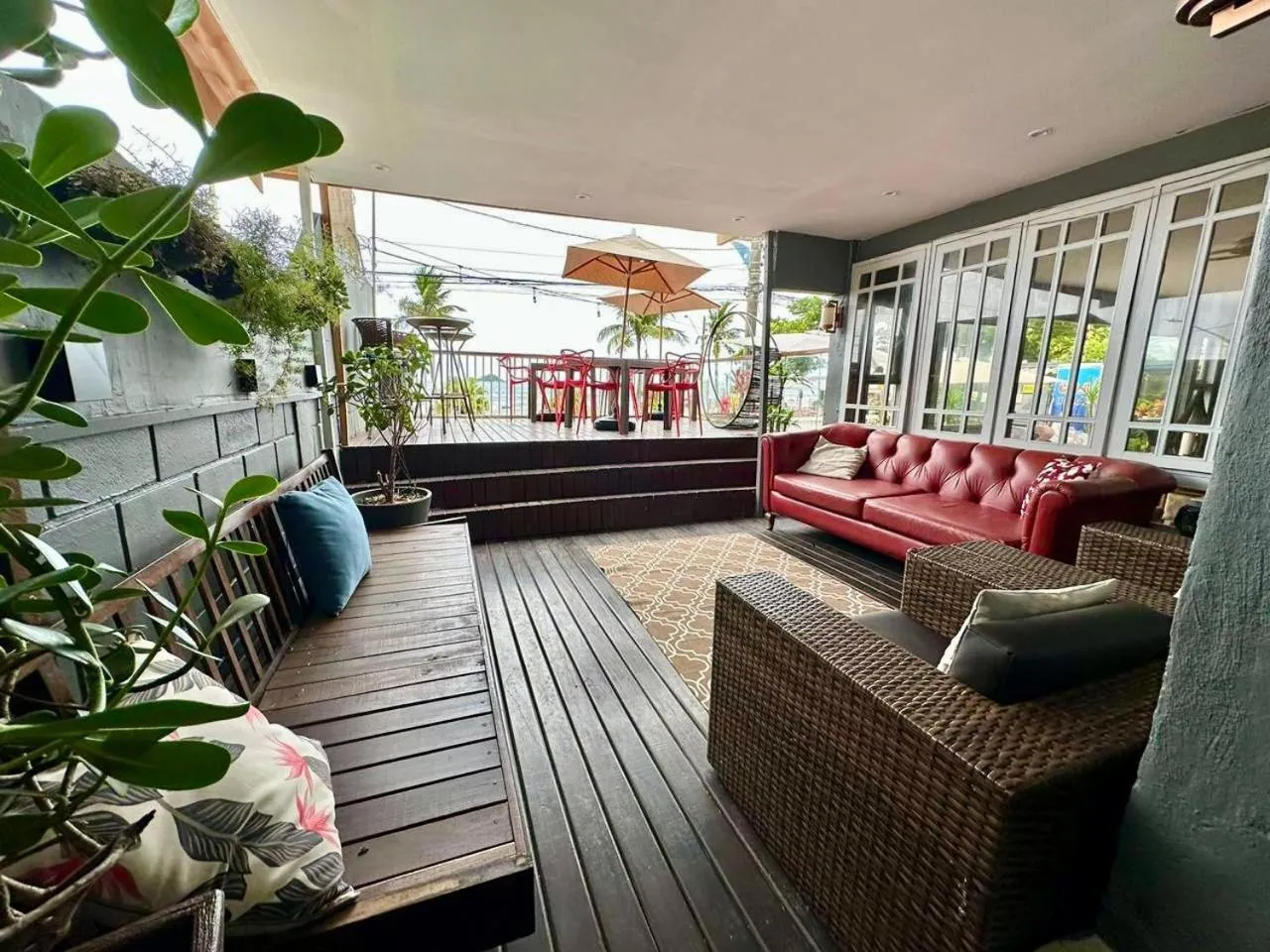 Communal lounge/ TV room in Costa Maris Beach Hotel Frente Mar