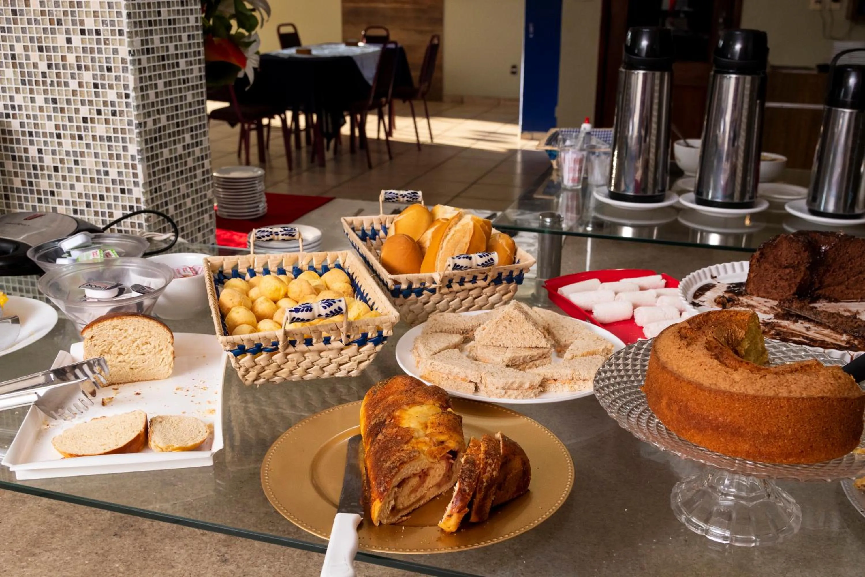 Breakfast in Victoria Plaza Hotel