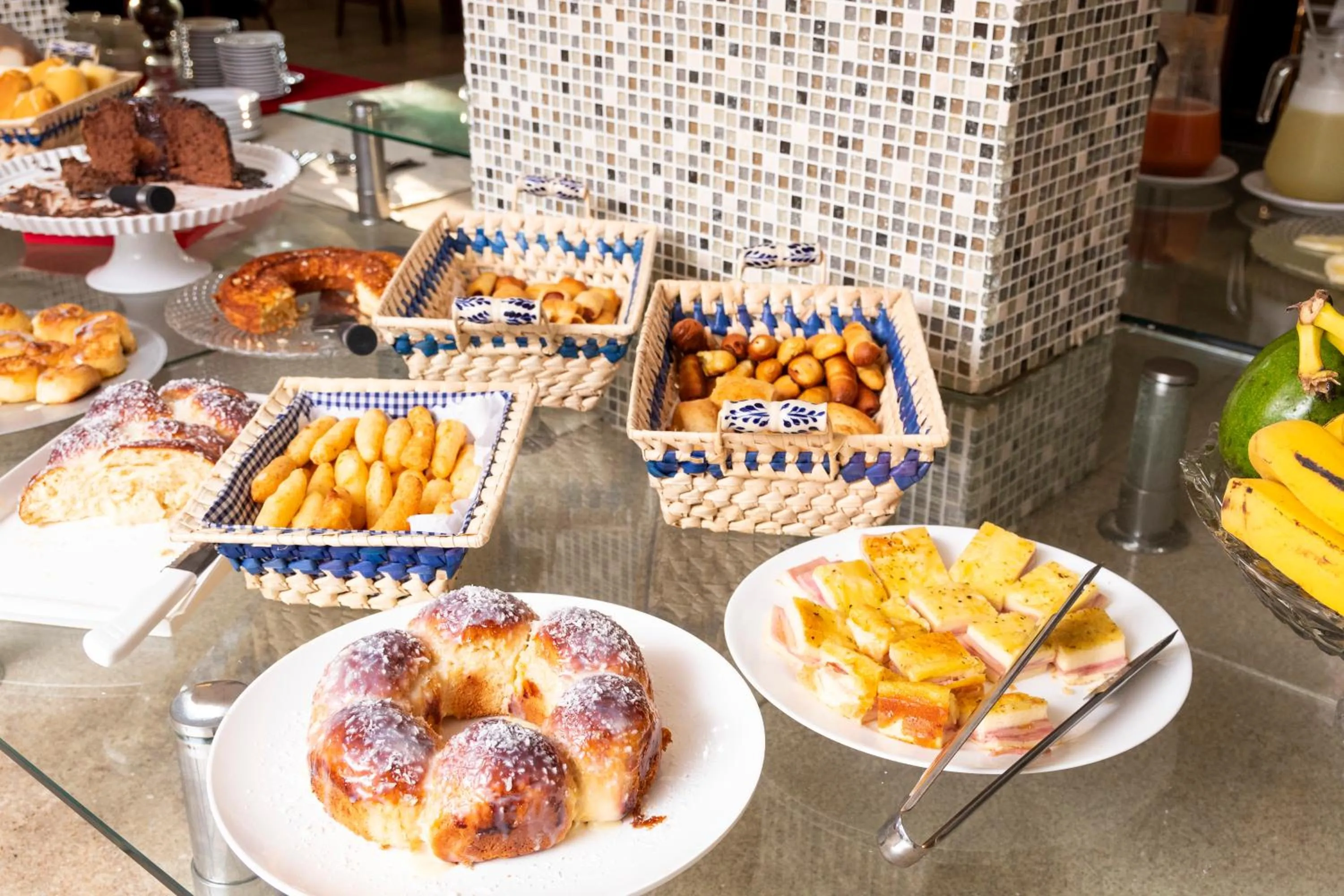 Breakfast in Victoria Plaza Hotel