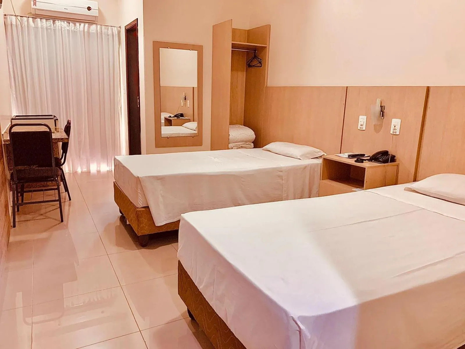 Bed in Victoria Plaza Hotel