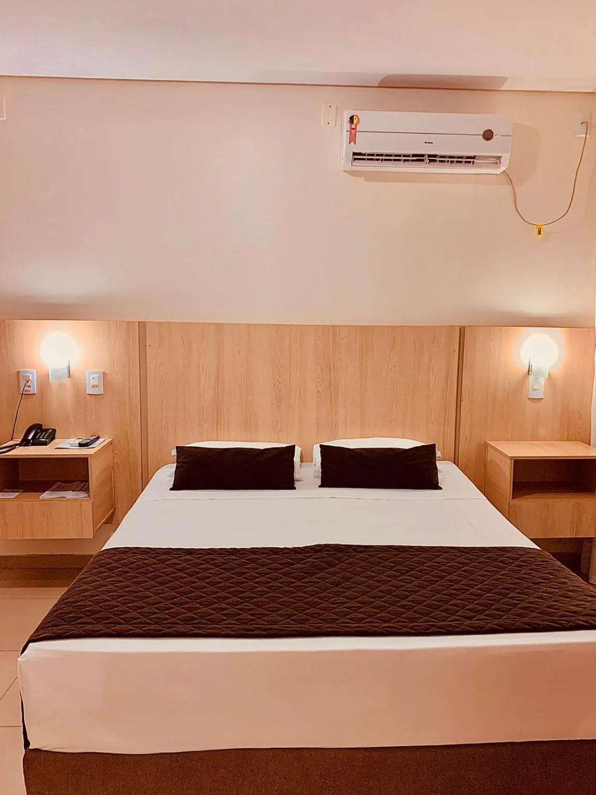 Bed in Victoria Plaza Hotel