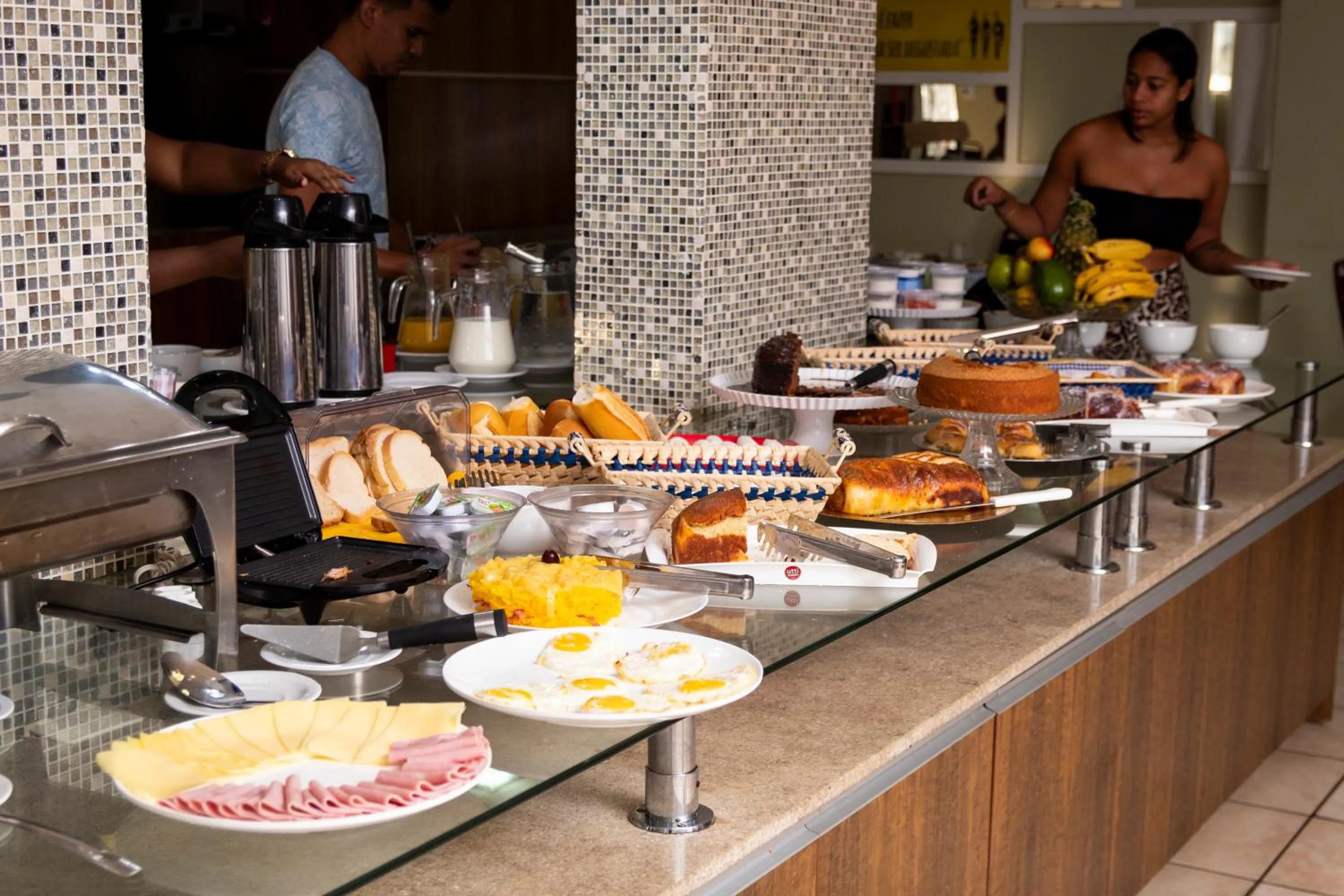 Breakfast in Victoria Plaza Hotel