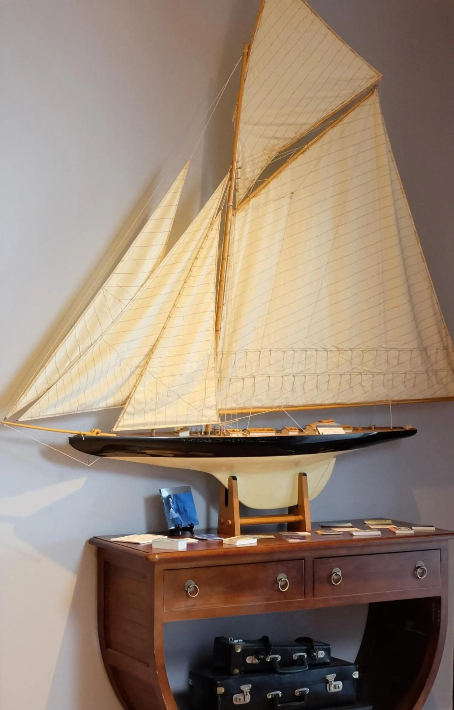 Decorative detail in Trinite Hotel