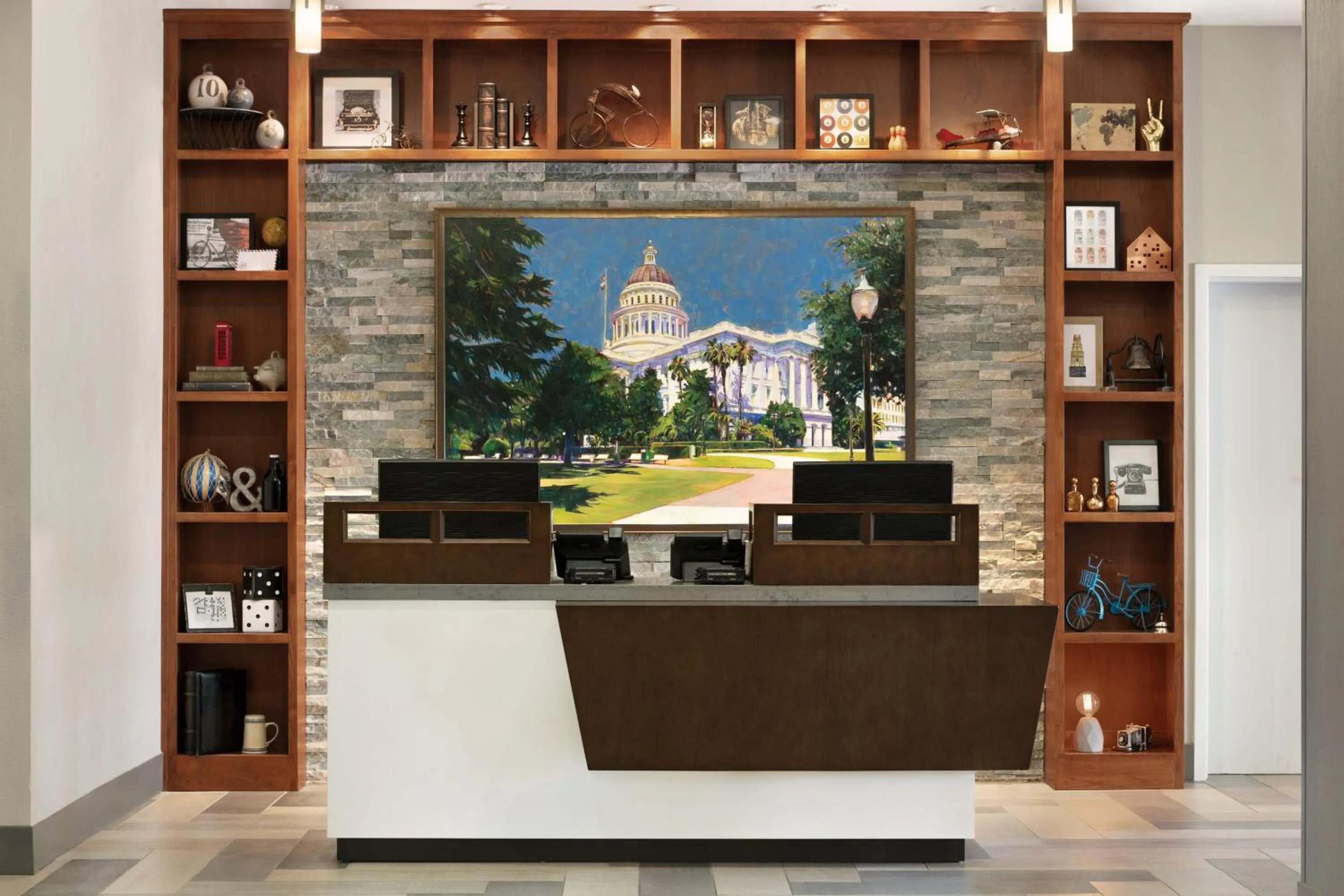 Lobby or reception in Four Points by Sheraton Sacramento Airport