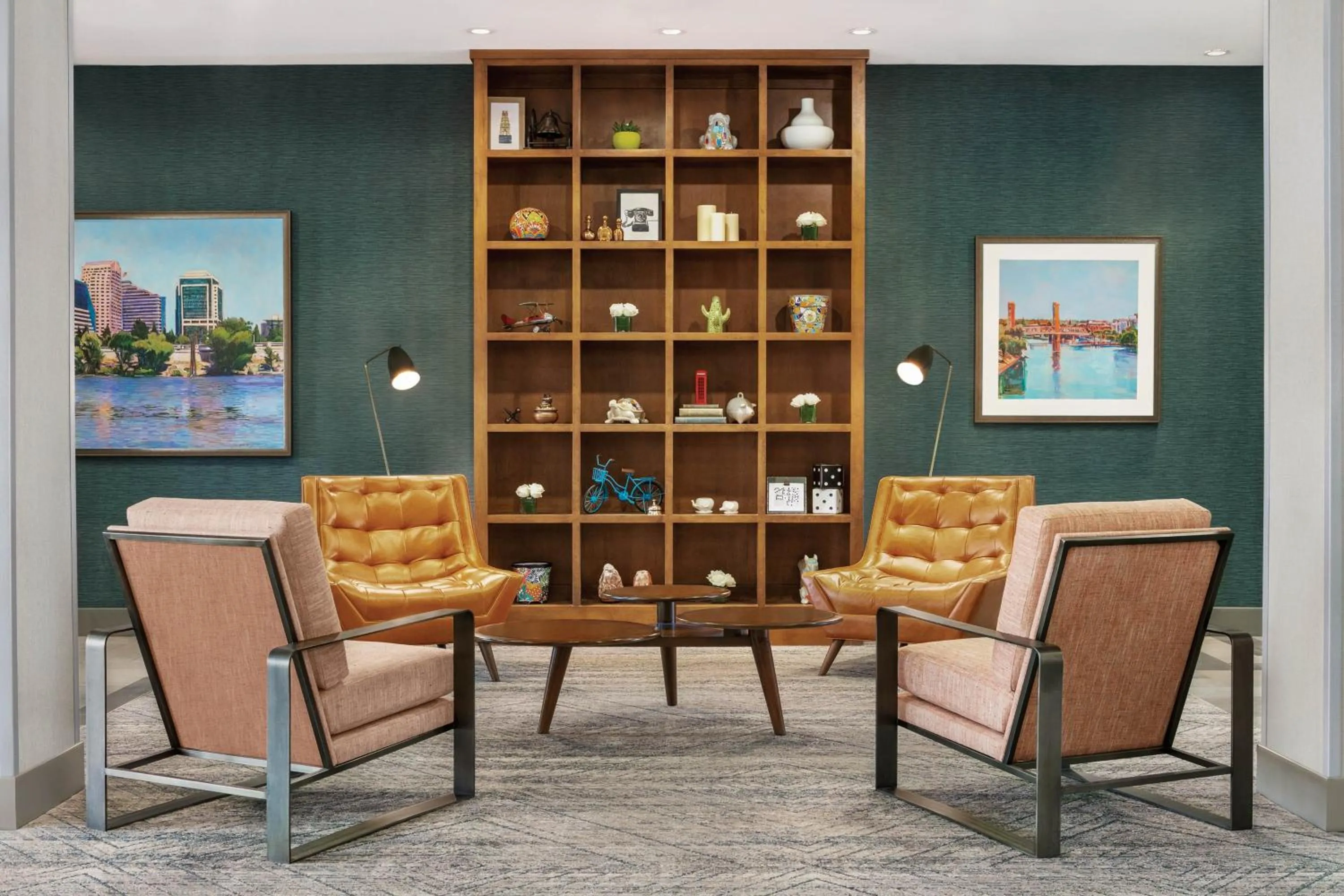 Lobby or reception in Four Points by Sheraton Sacramento Airport