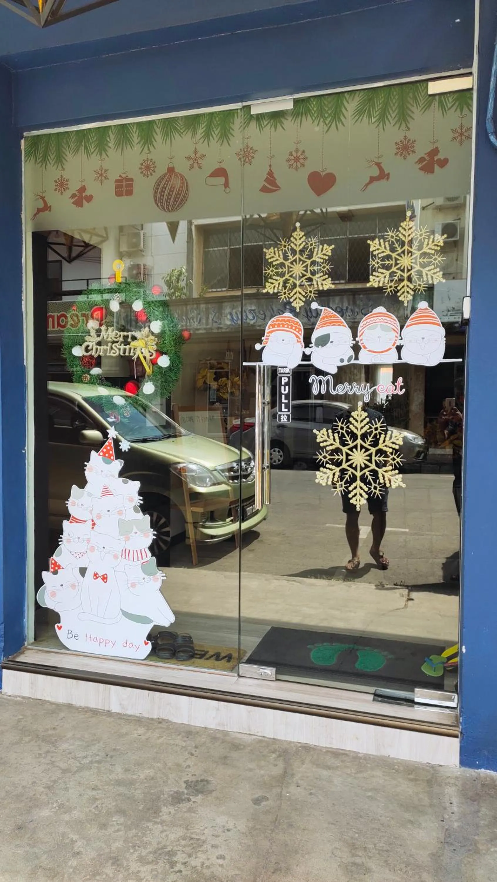 Facade/entrance in Kuree Hut