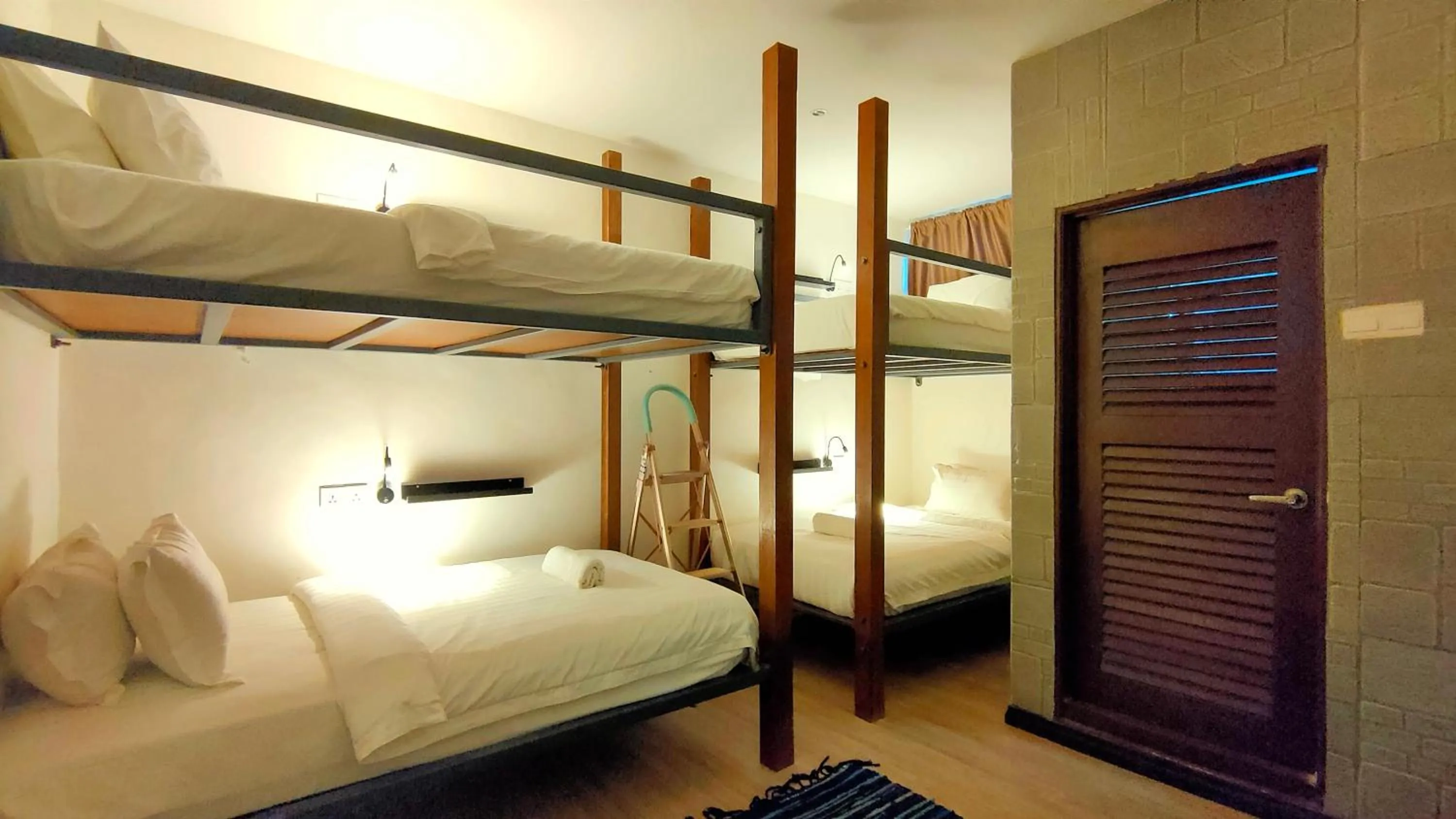bunk bed, Bed in Kuree Hut