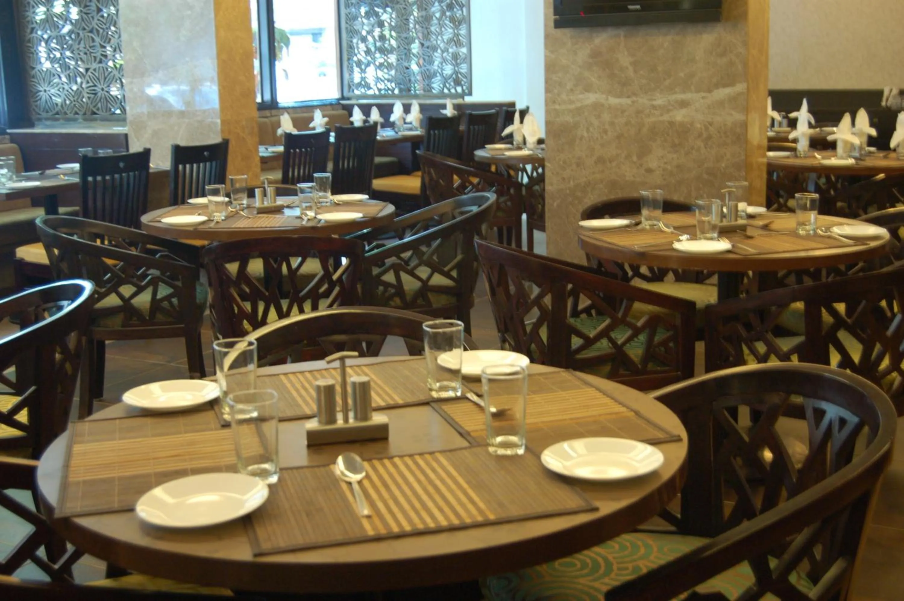 Restaurant/places to eat in Comfort Inn President Near Ahmedabad Junction Station
