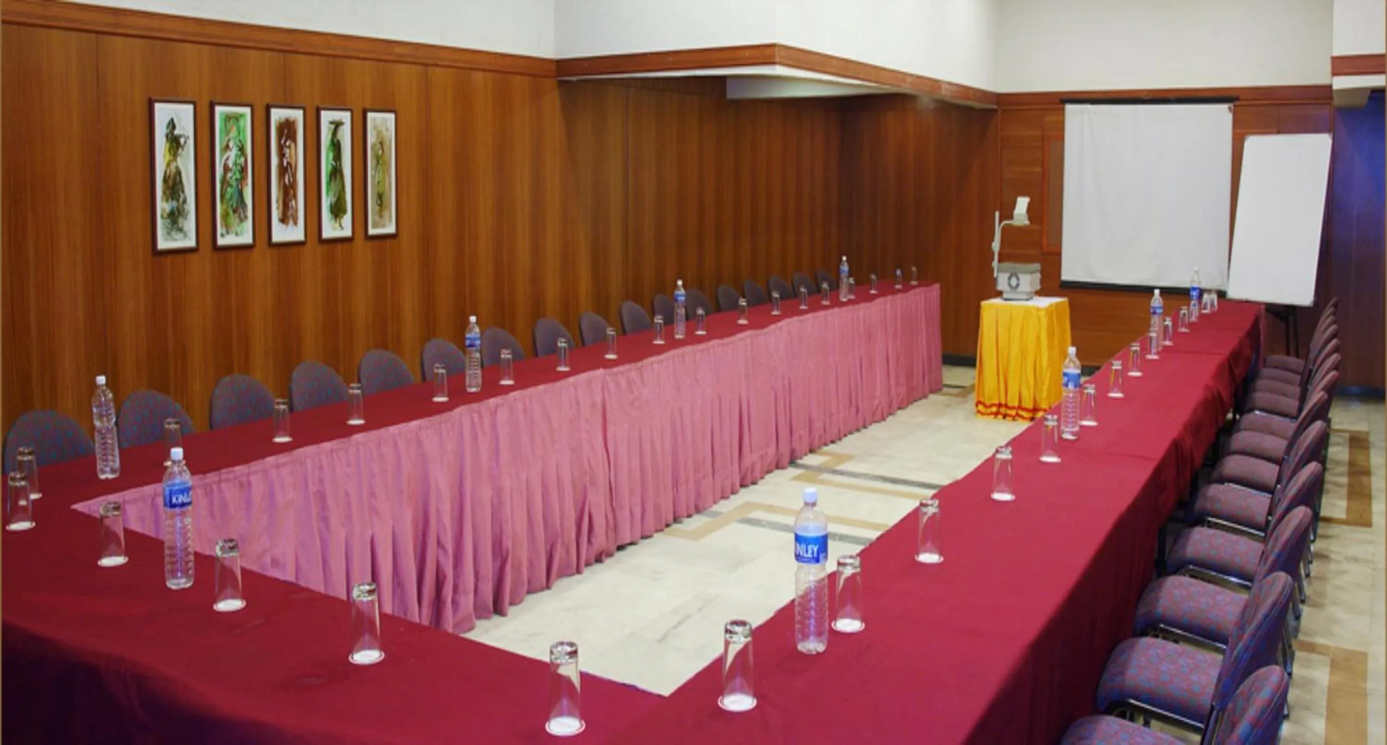 Banquet/Function facilities in Comfort Inn President Near Ahmedabad Junction Station