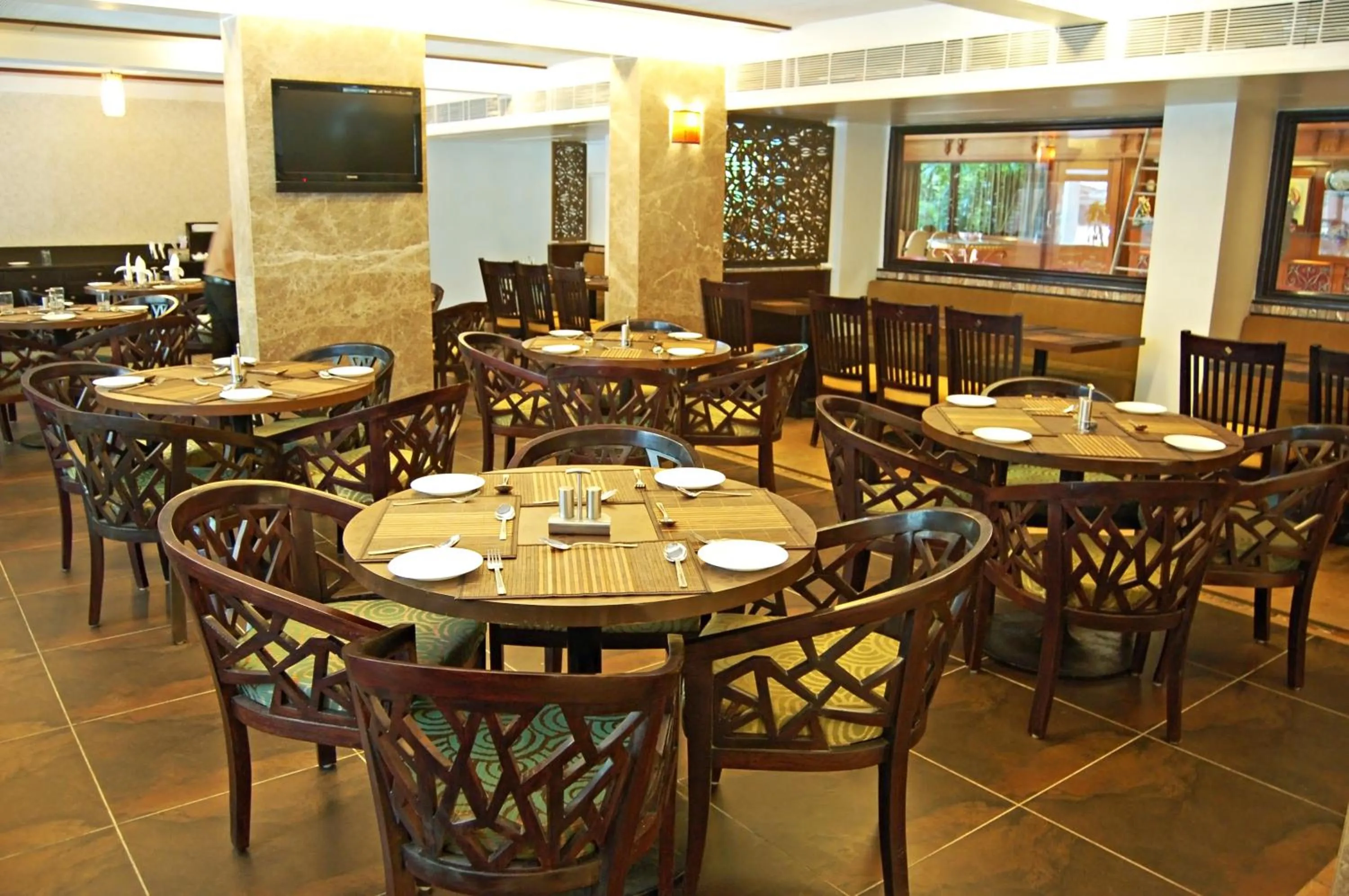 Restaurant/places to eat in Comfort Inn President Near Ahmedabad Junction Station