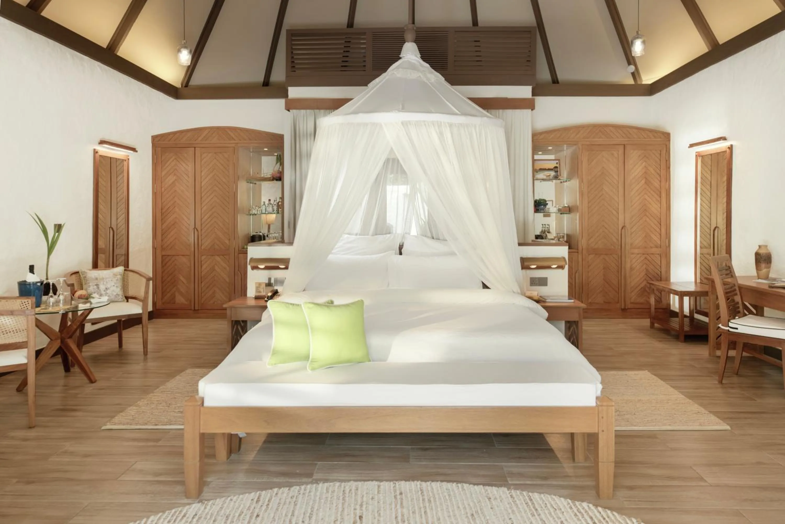 Photo of the whole room, Bed in Coco Palm Dhuni Kolhu