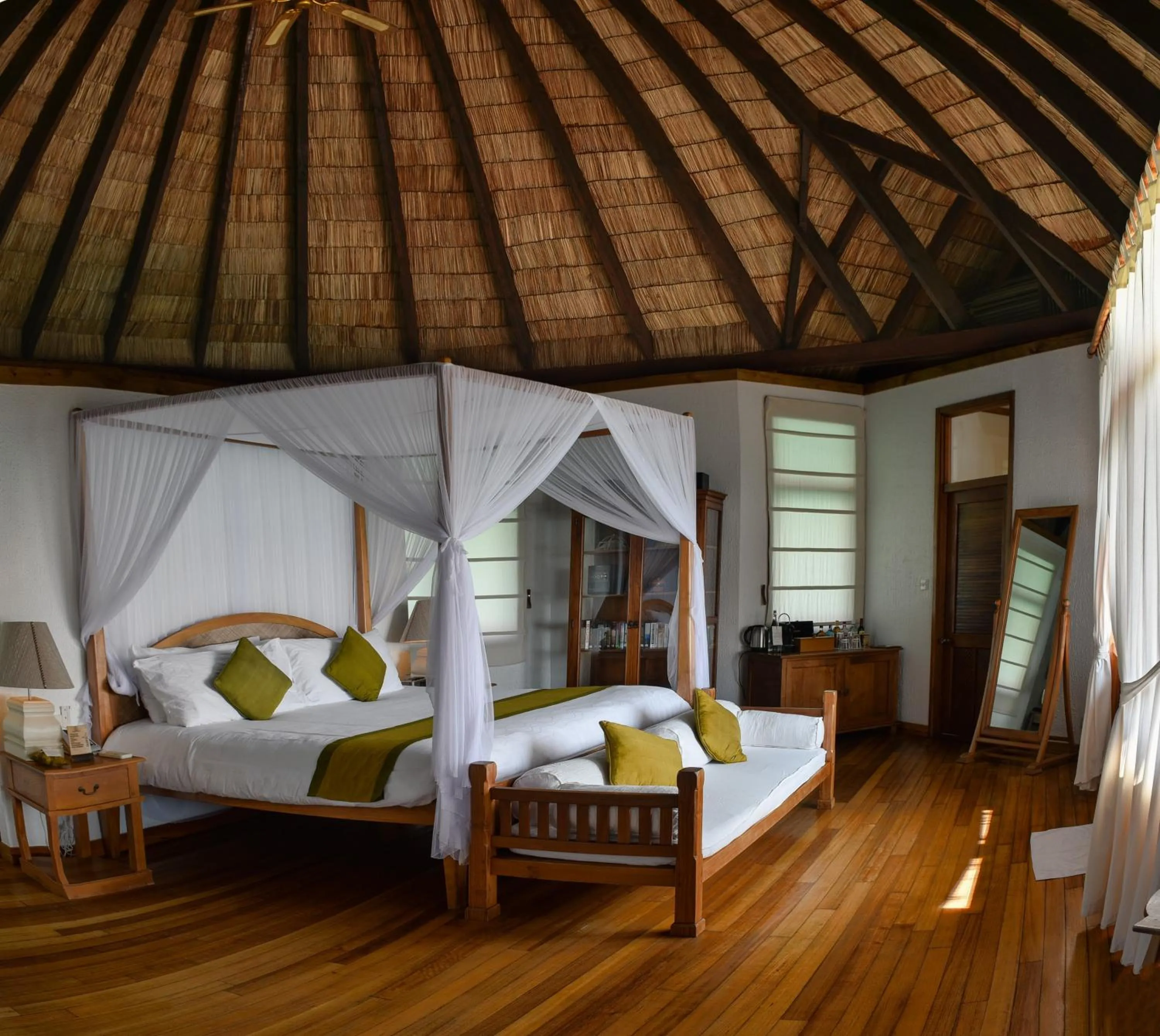 Photo of the whole room, Bed in Coco Palm Dhuni Kolhu