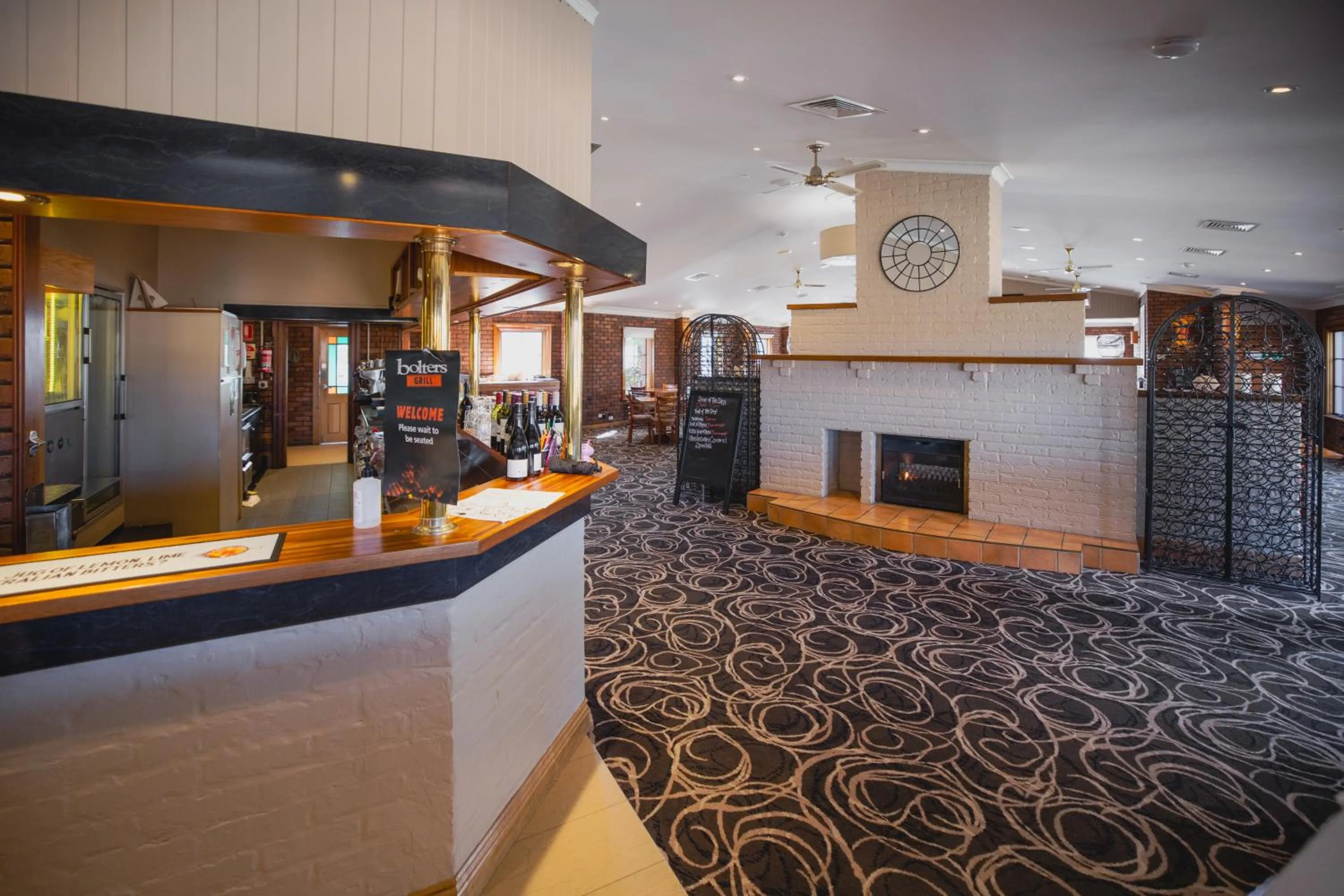 Restaurant/places to eat in Country Club Villas