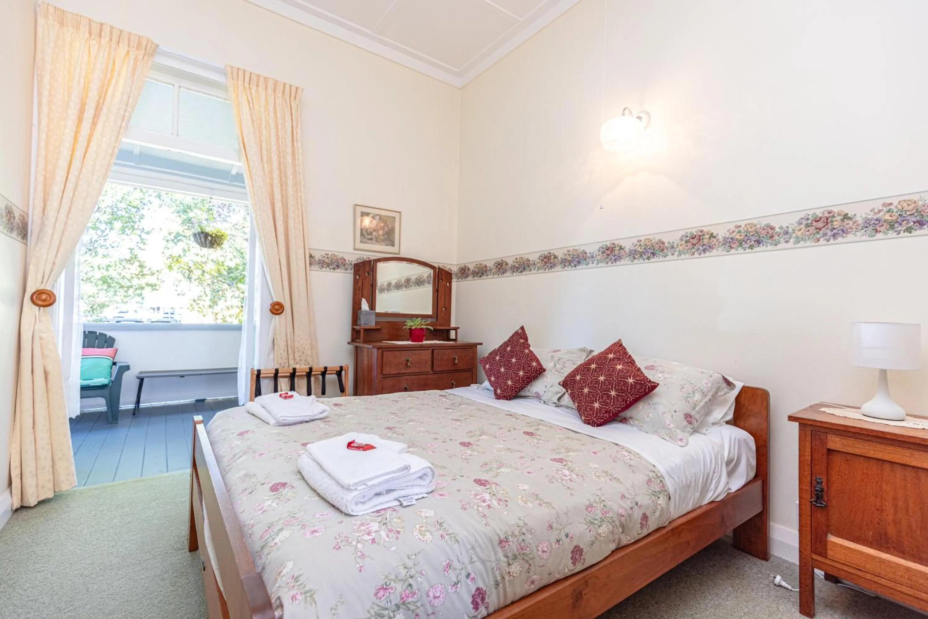 Photo of the whole room, Bed in Braemar House B&B and YHA Hostel