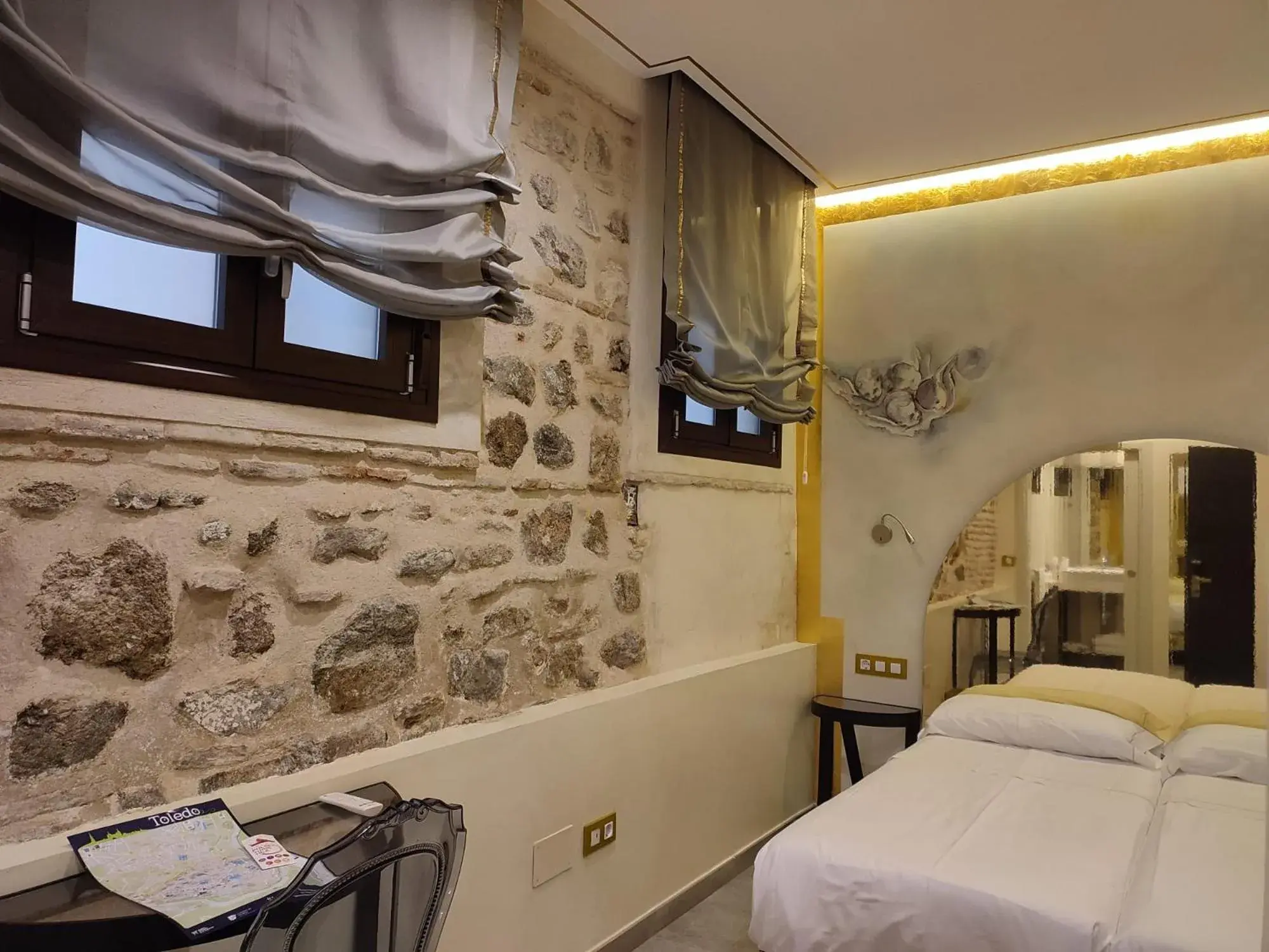 Double Room in Grecorooms Double Room in Grecorooms