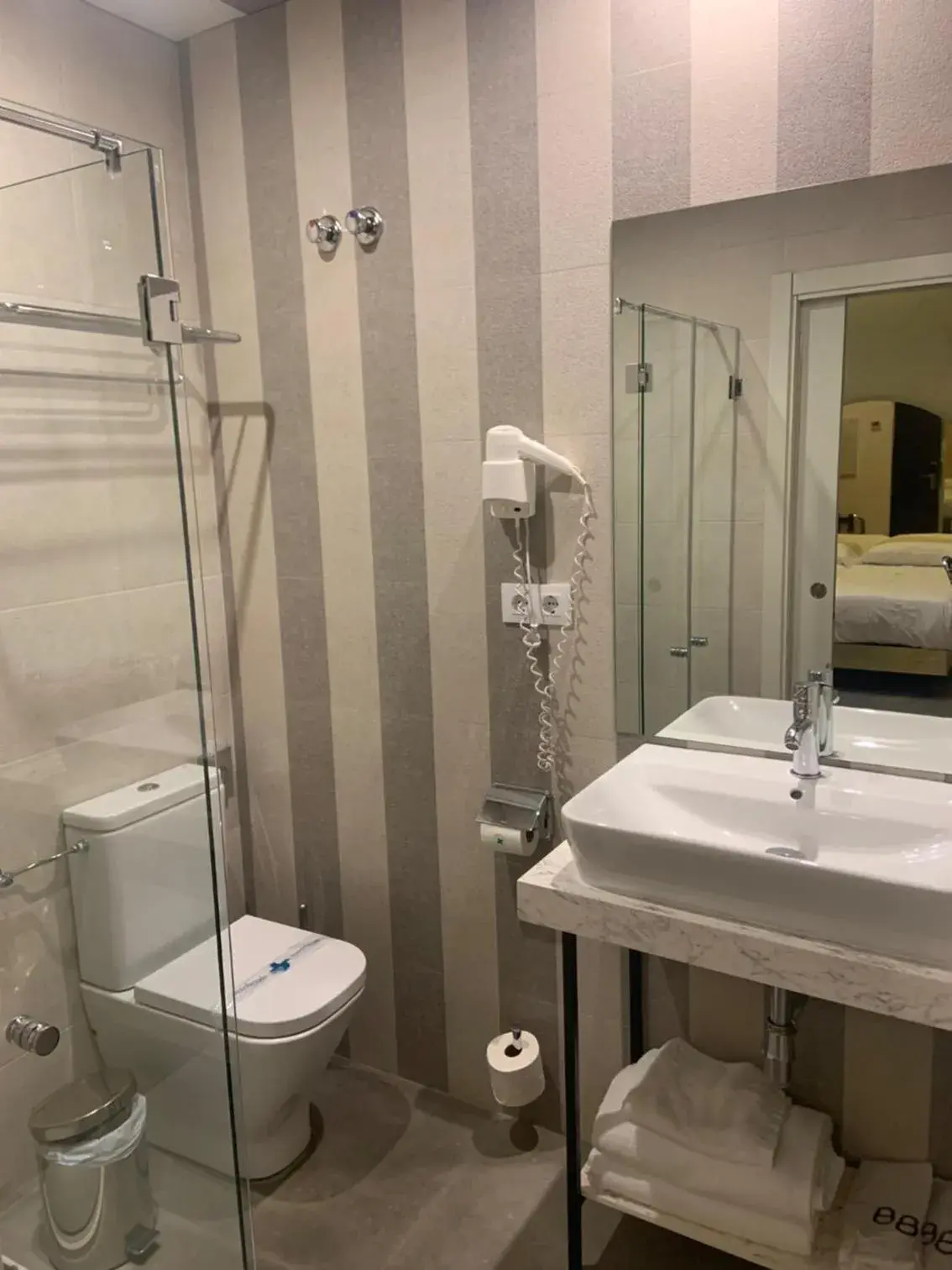 Double Room in Grecorooms Double Room in Grecorooms