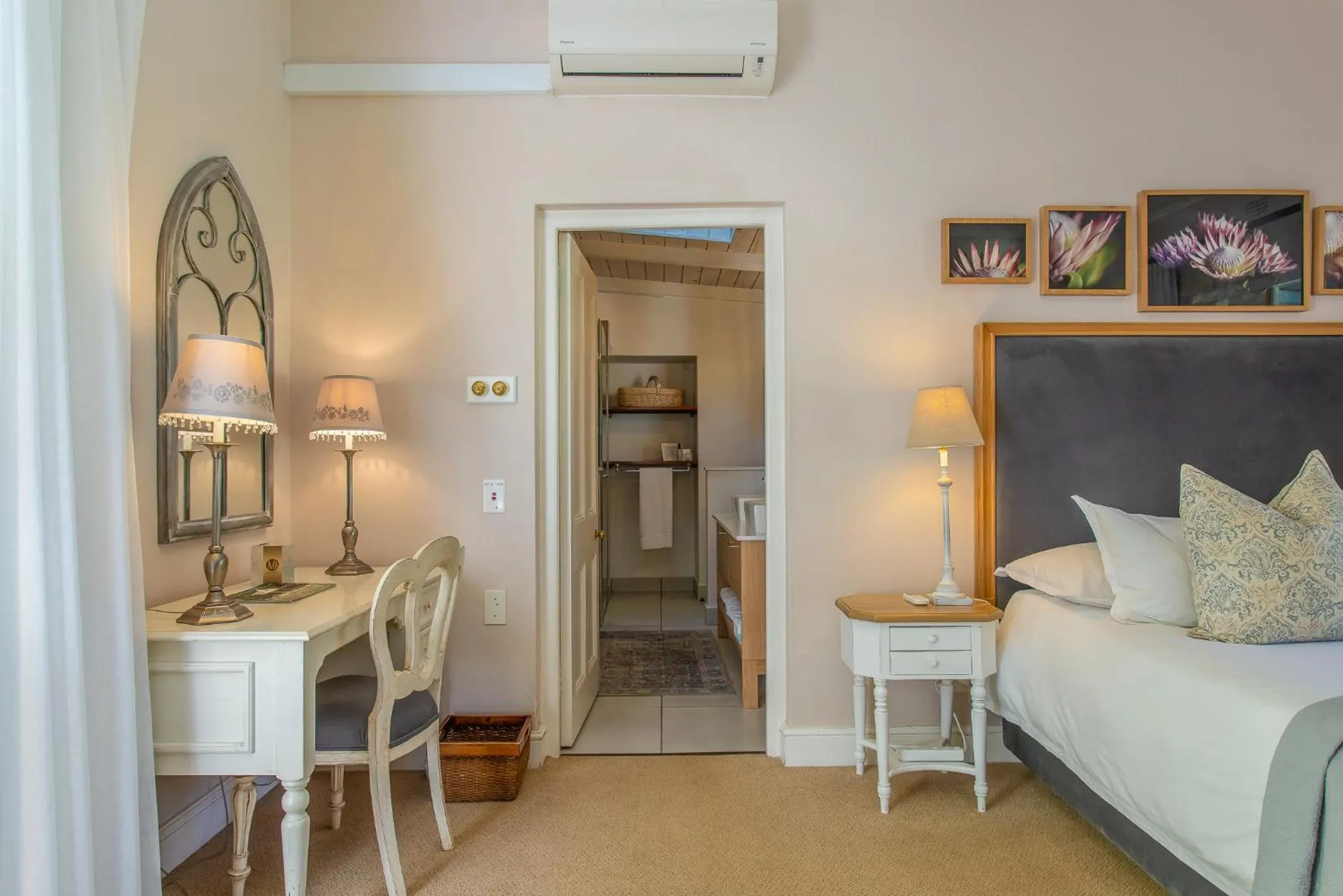 Bed in Auberge Clermont