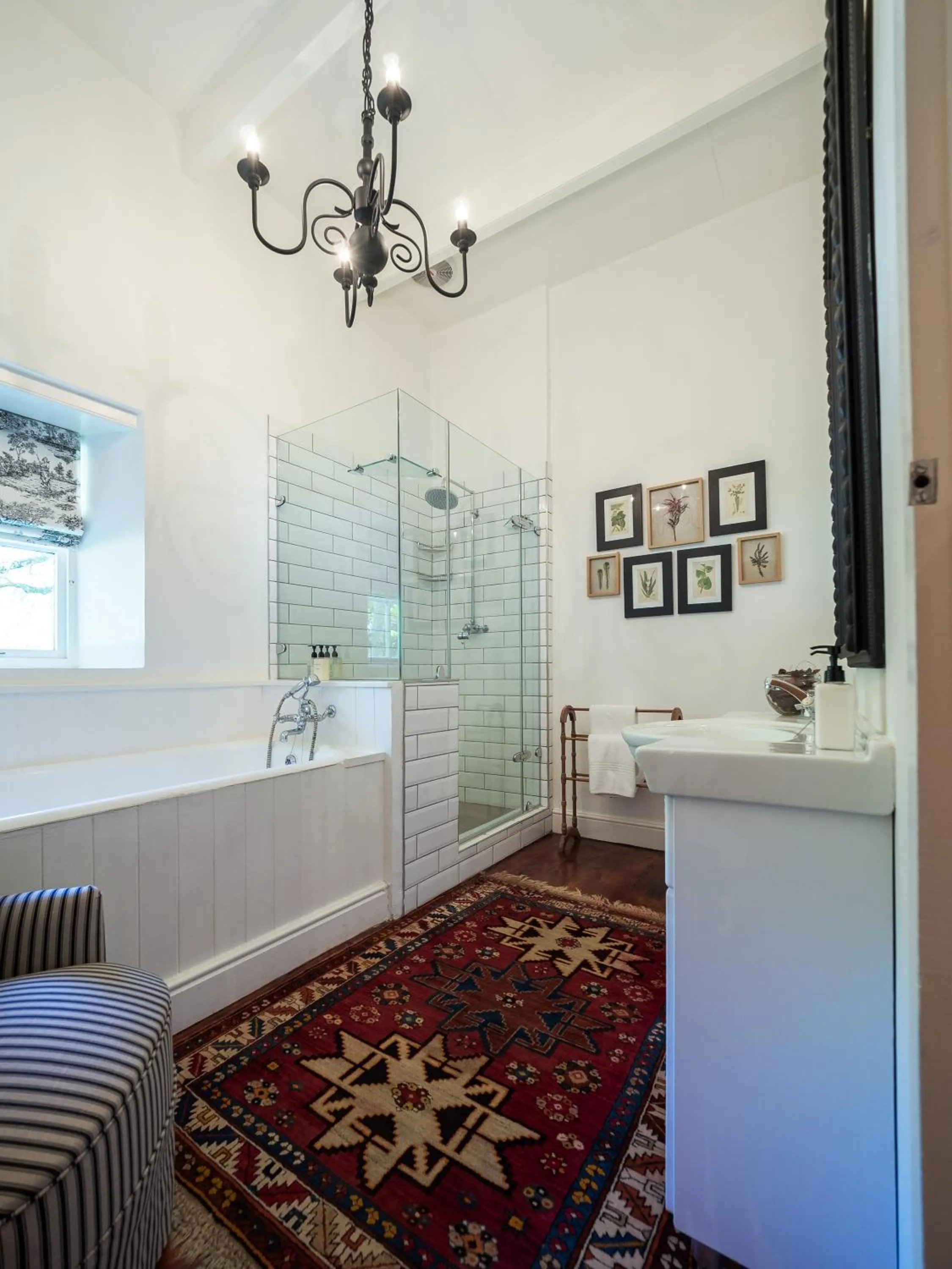 Shower in Auberge Clermont