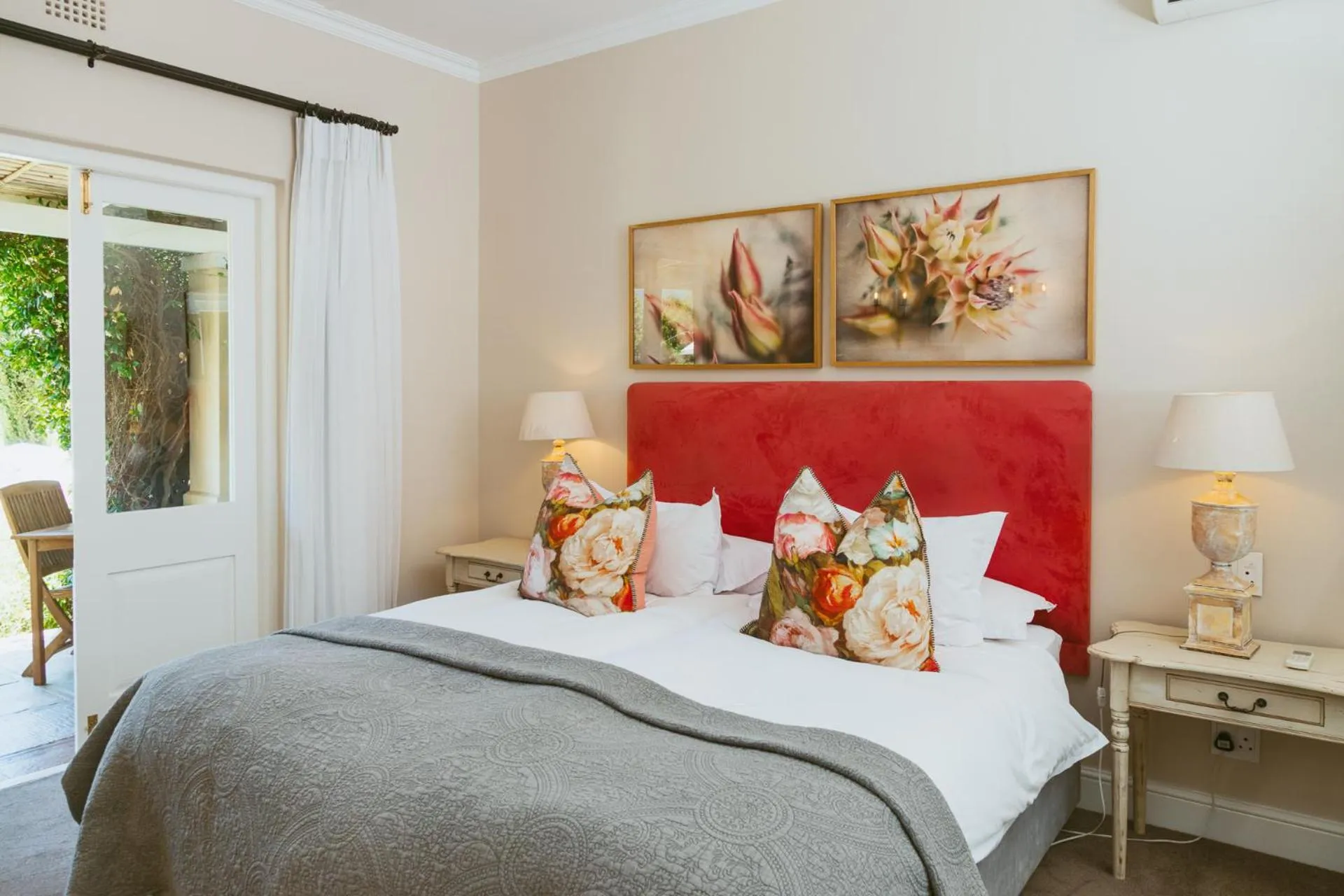 Bed in Auberge Clermont