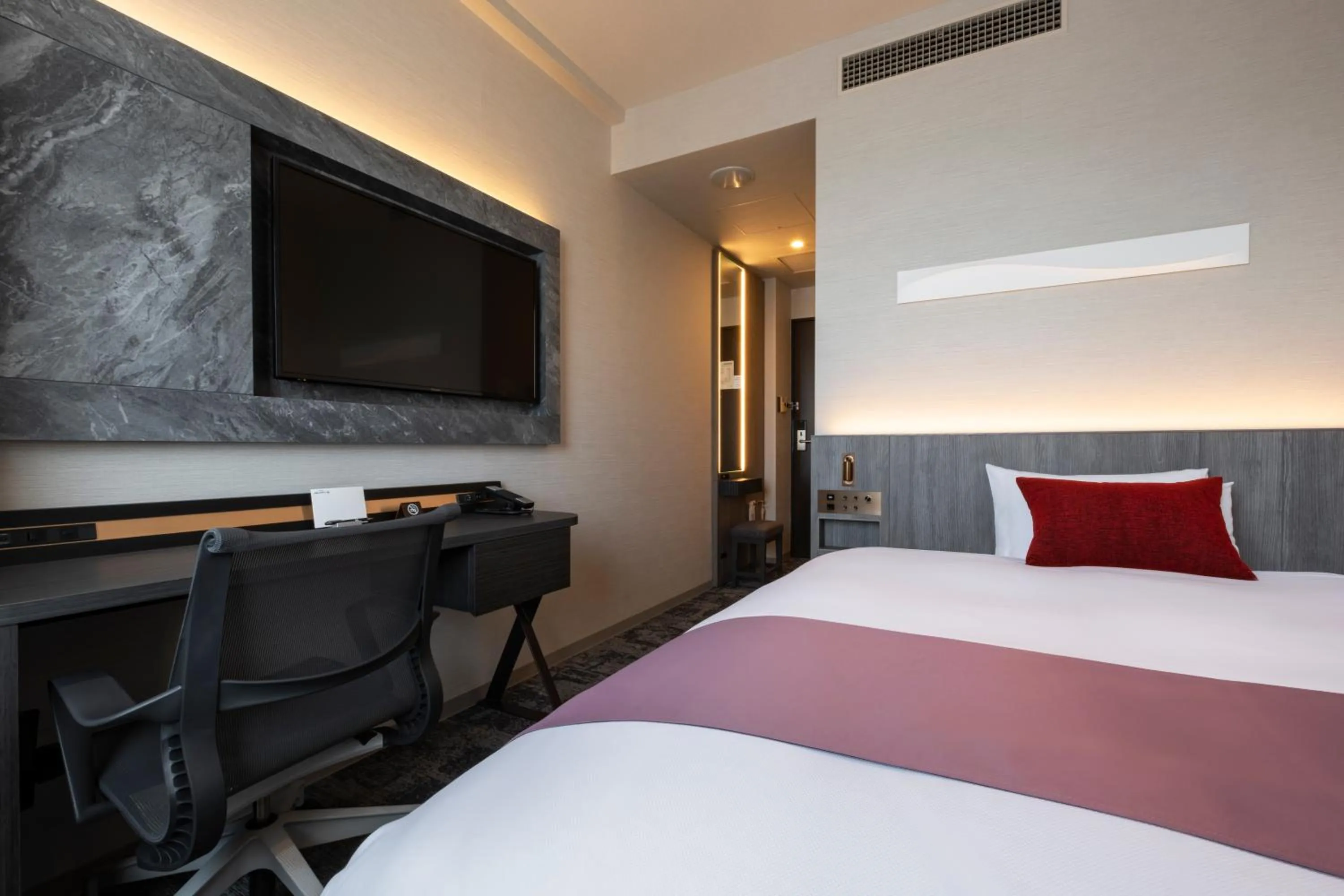 Photo of the whole room, Bed in Hotel JAL City Haneda Tokyo