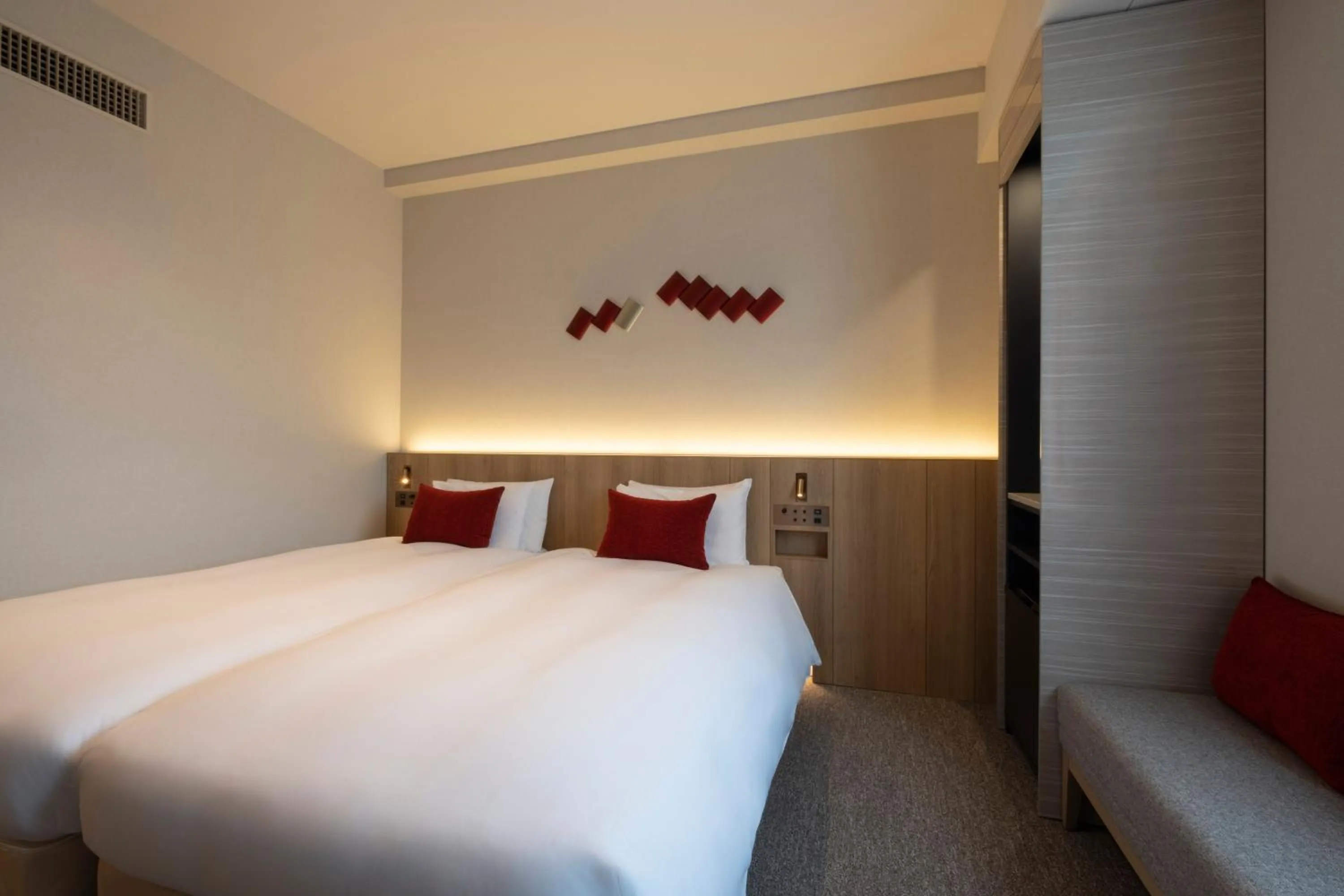 Photo of the whole room, Bed in Hotel JAL City Haneda Tokyo