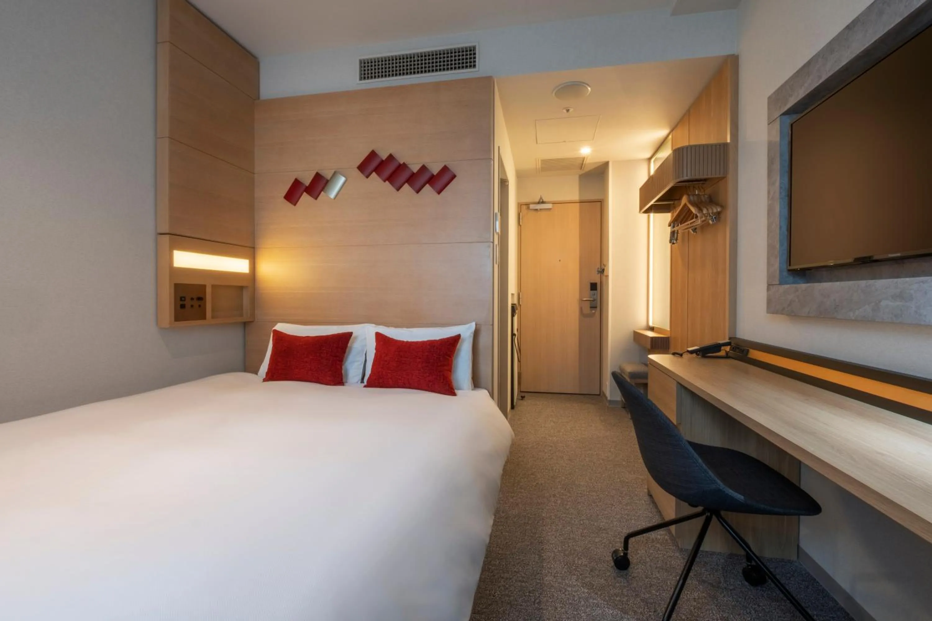 Photo of the whole room, Bed in Hotel JAL City Haneda Tokyo