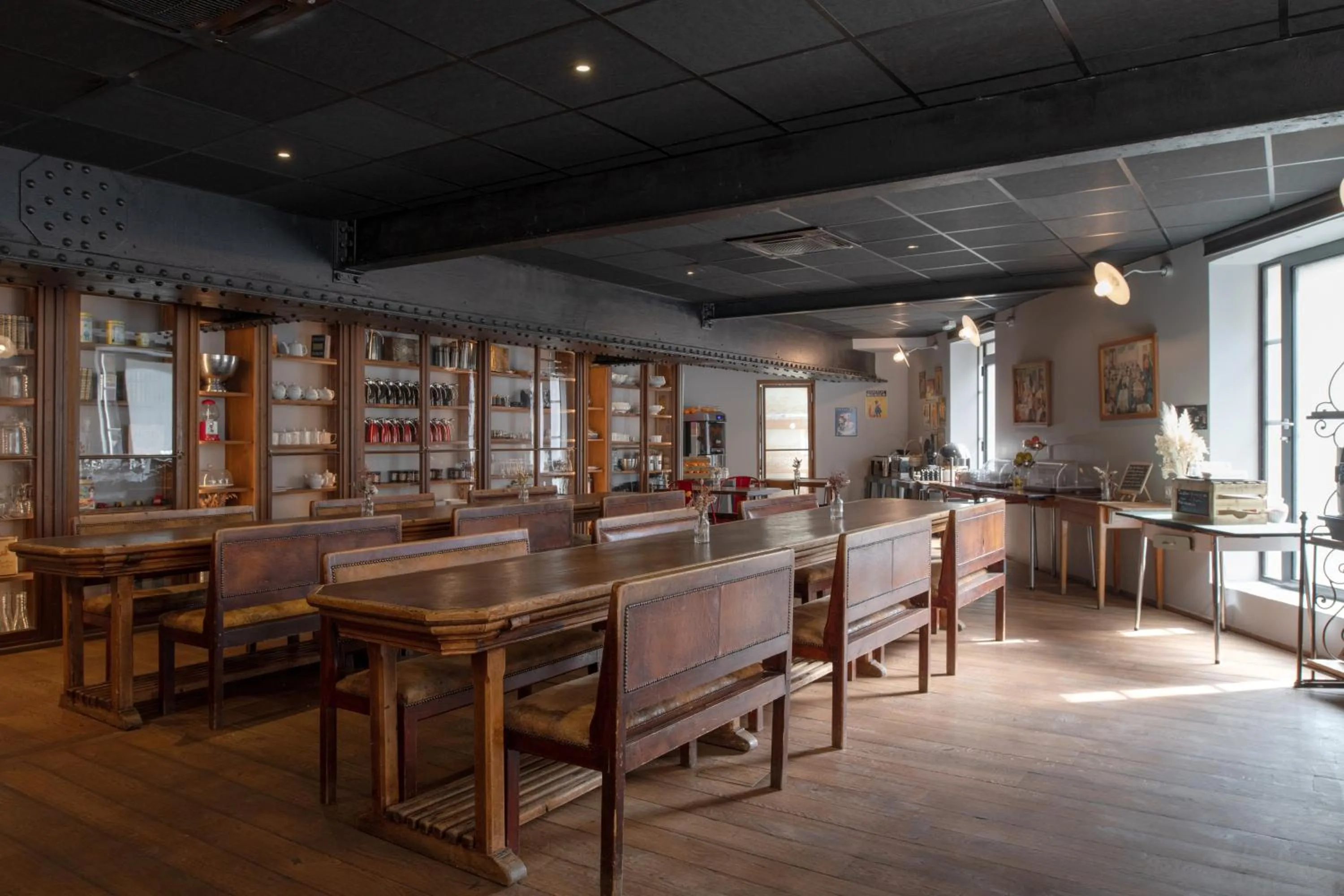 Property building in Collège Hôtel