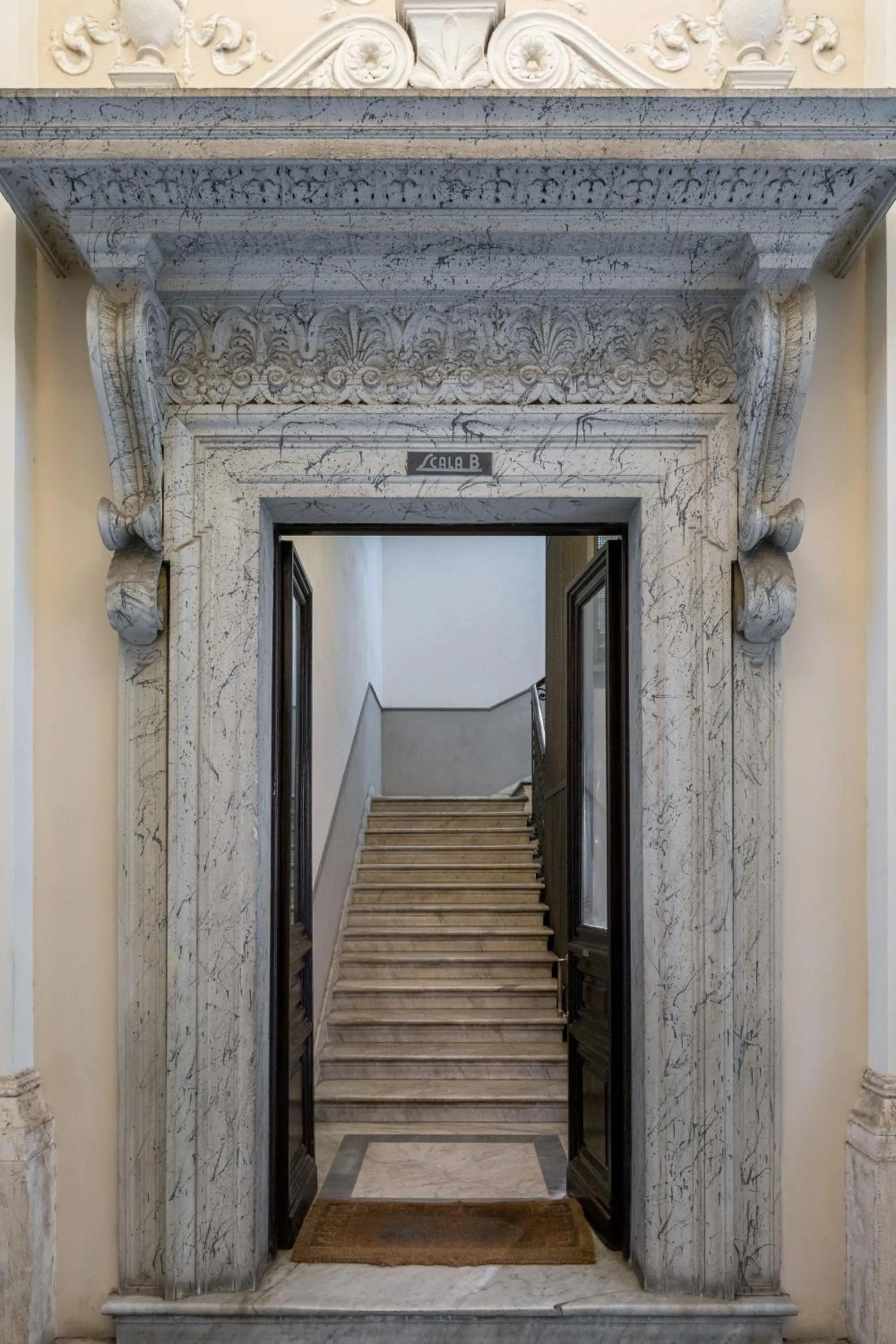 Glance in Rome