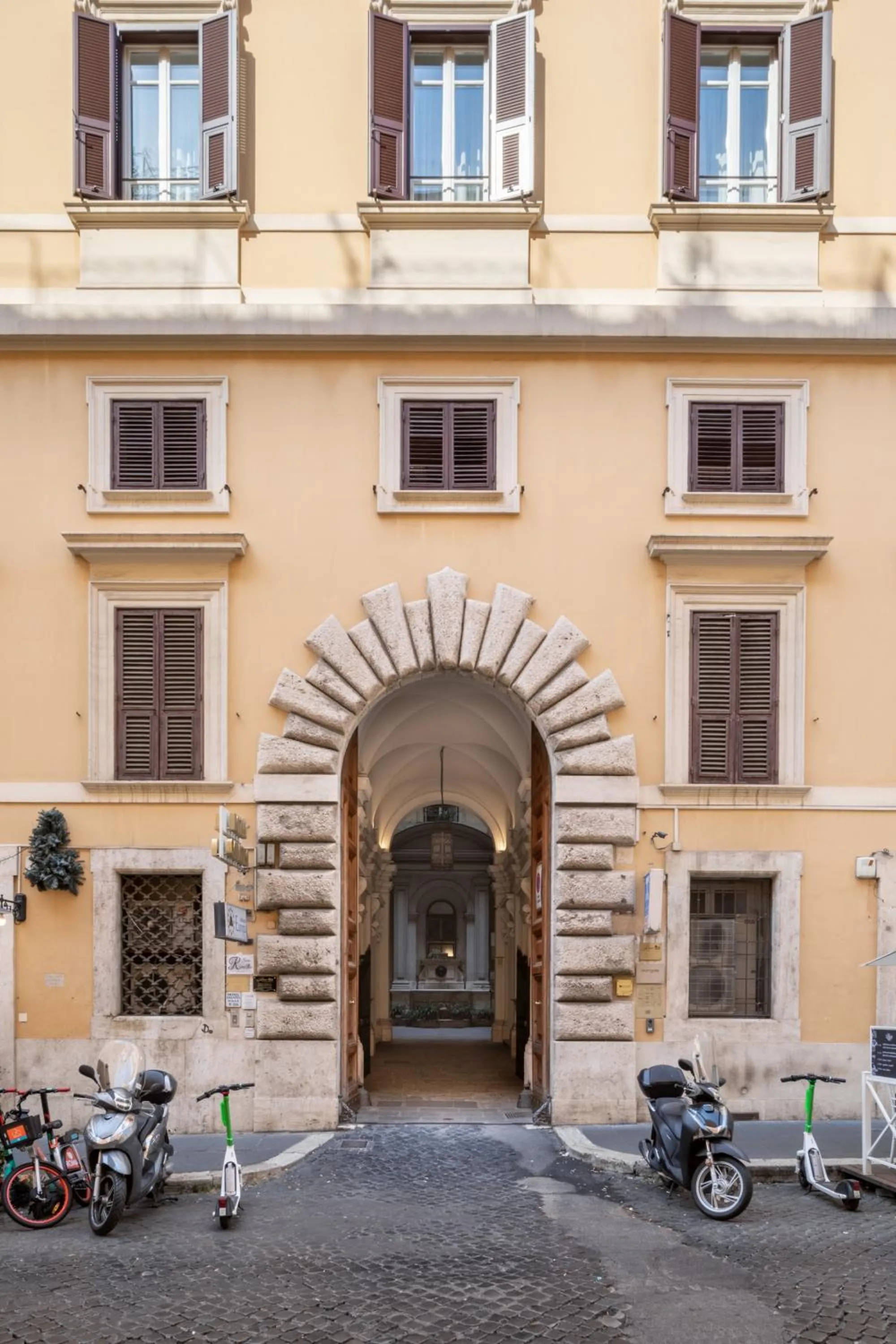 Glance in Rome