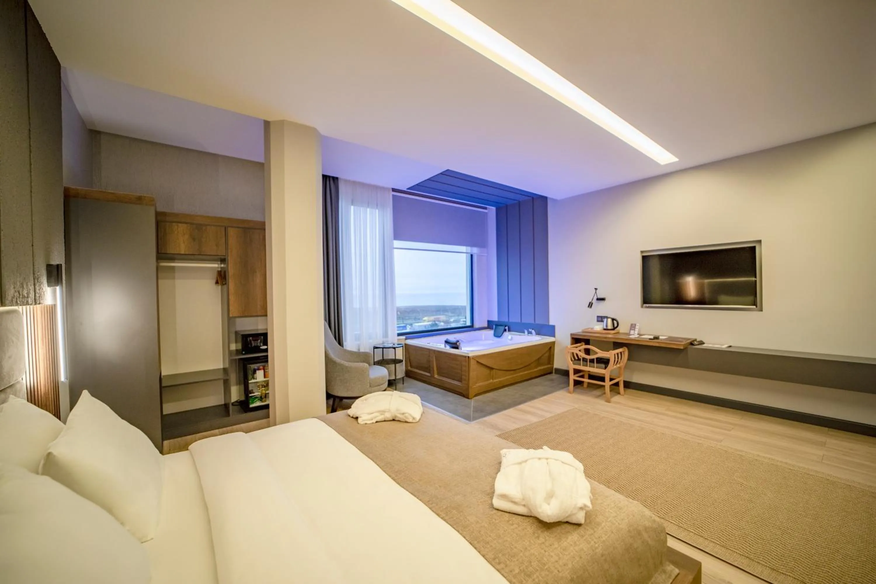 TV and multimedia, Bed in Aksular Hotel