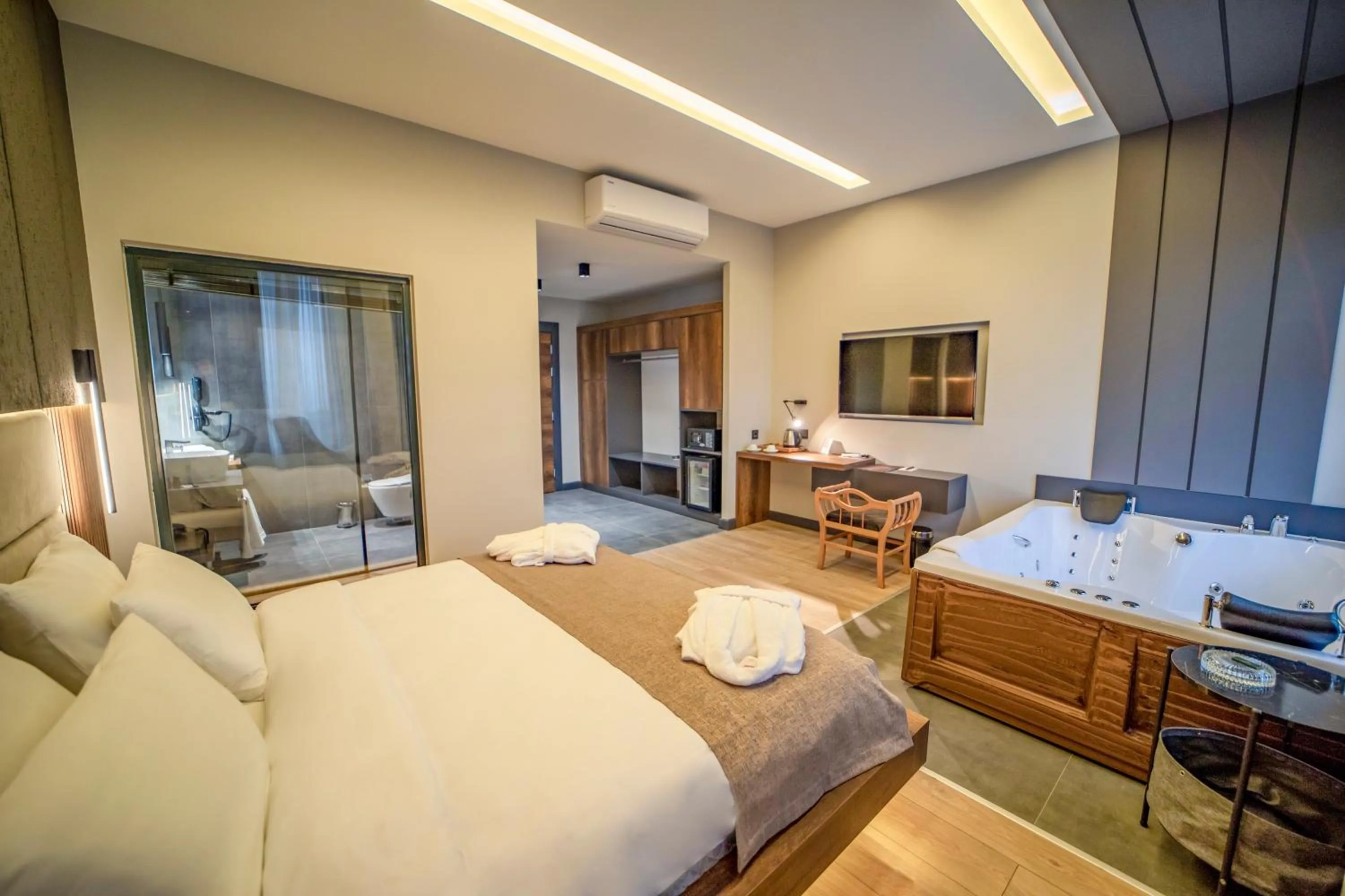 Photo of the whole room, Bed in Aksular Hotel