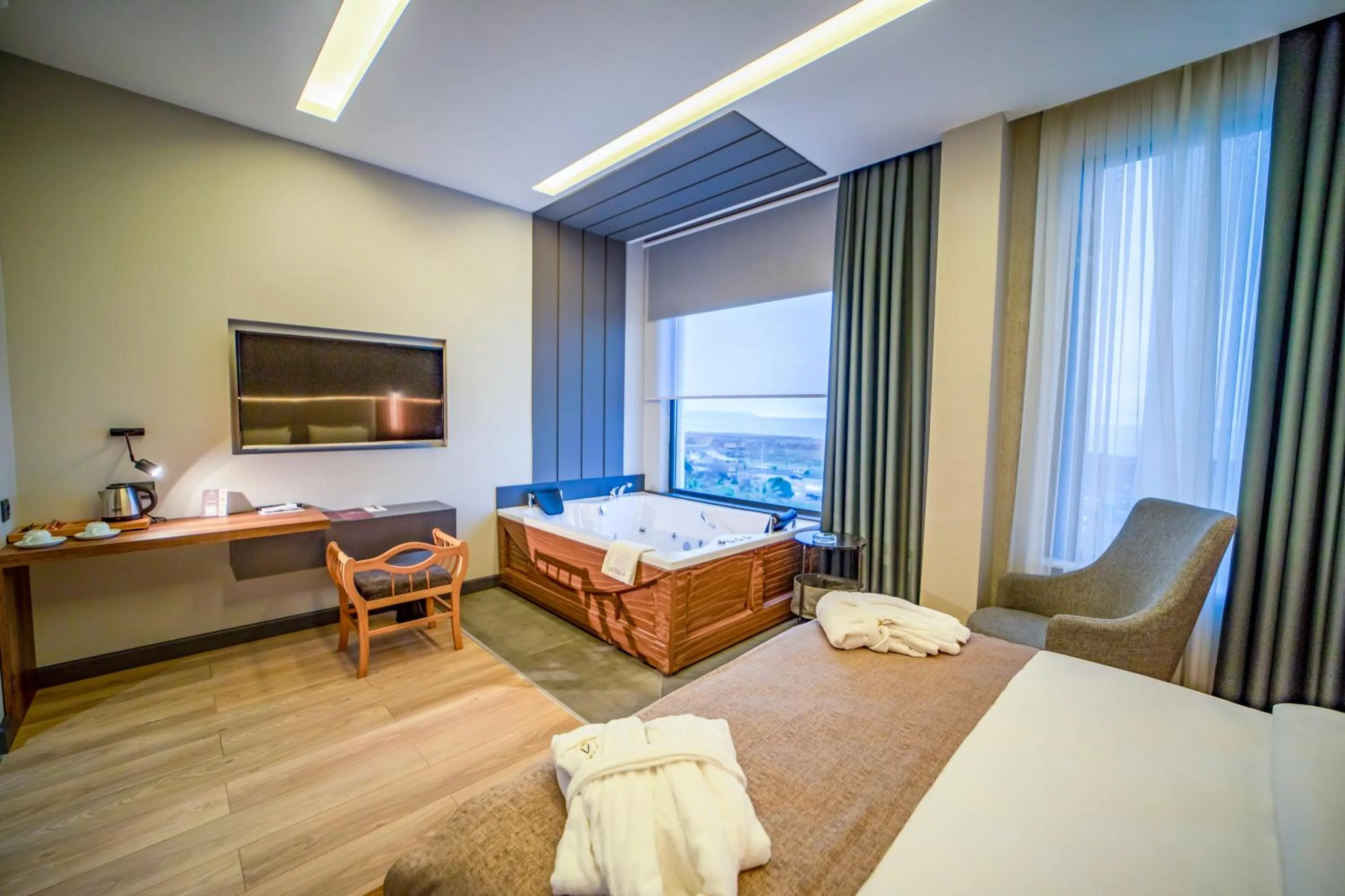 Hot Tub, Bed in Aksular Hotel