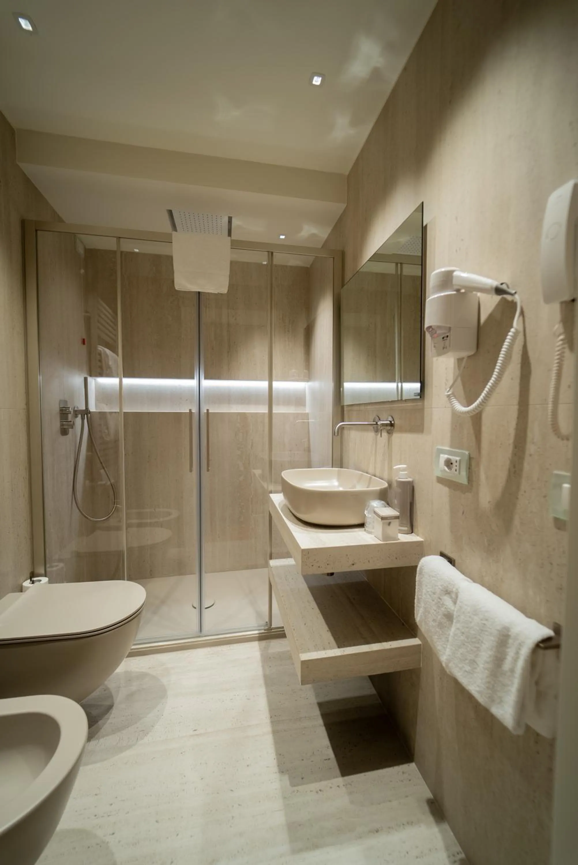 Shower in Grand Hotel Croce Di Malta