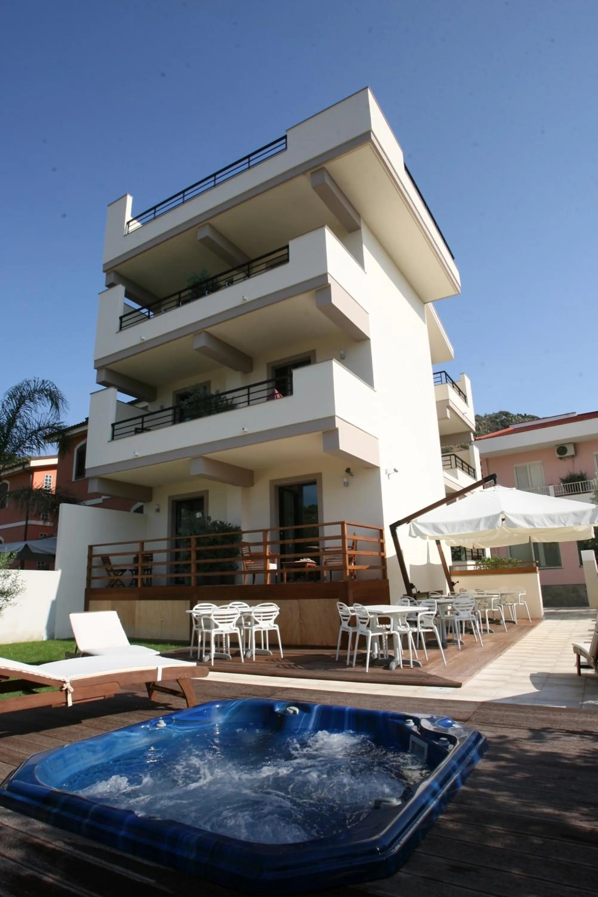 Property building in Le Formiche