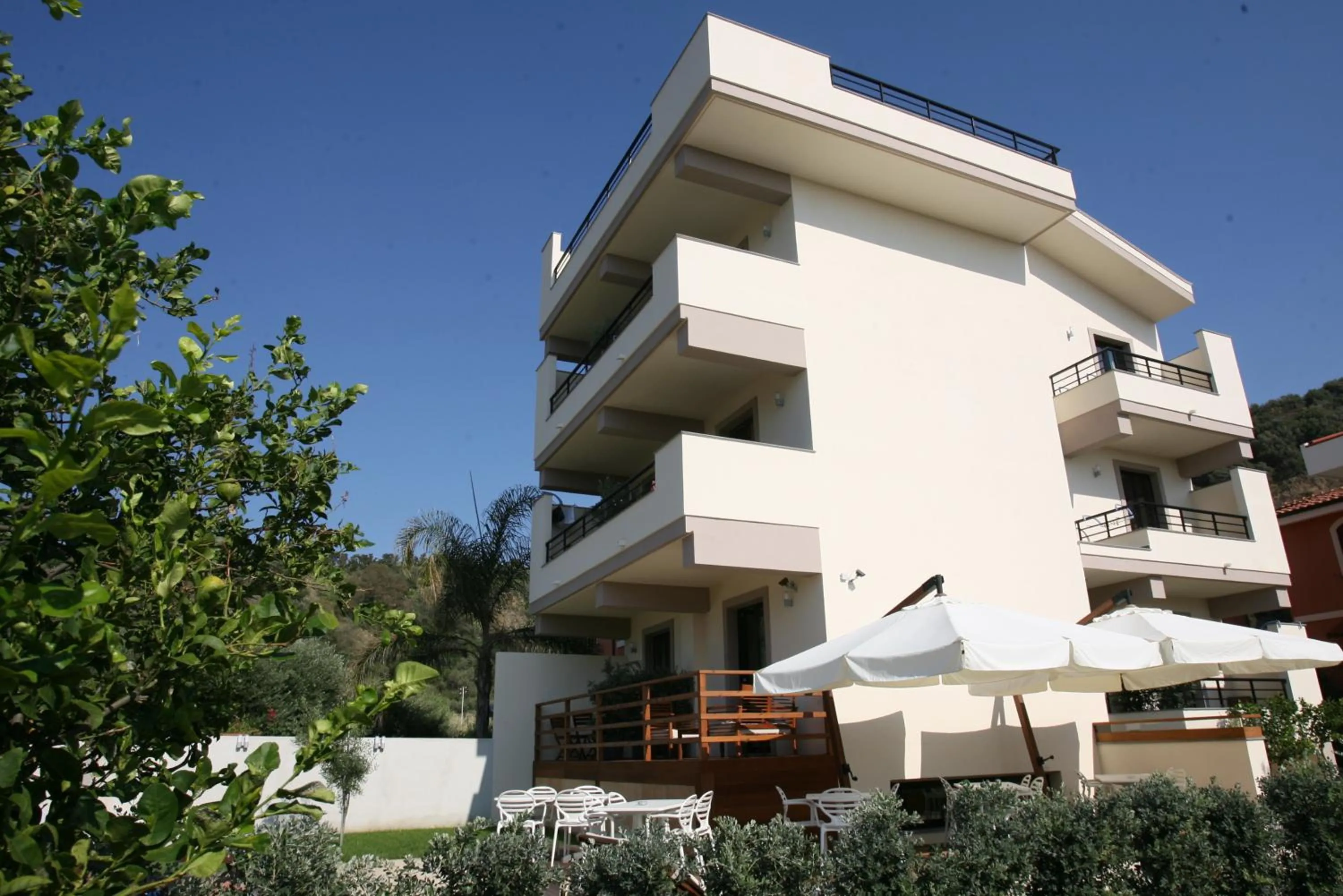 Property building in Le Formiche